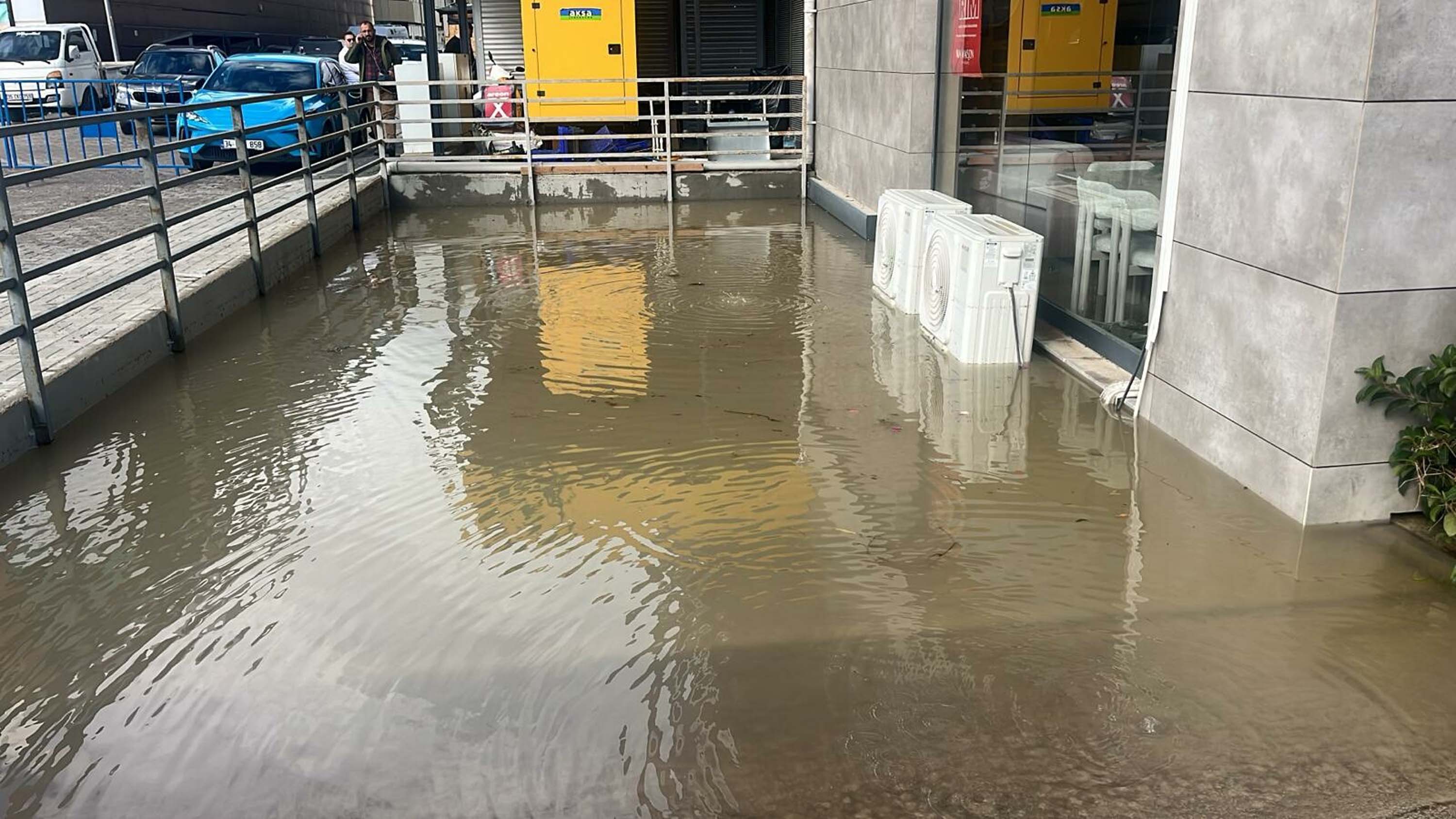 İzmir'de sağanak etkili oldu
