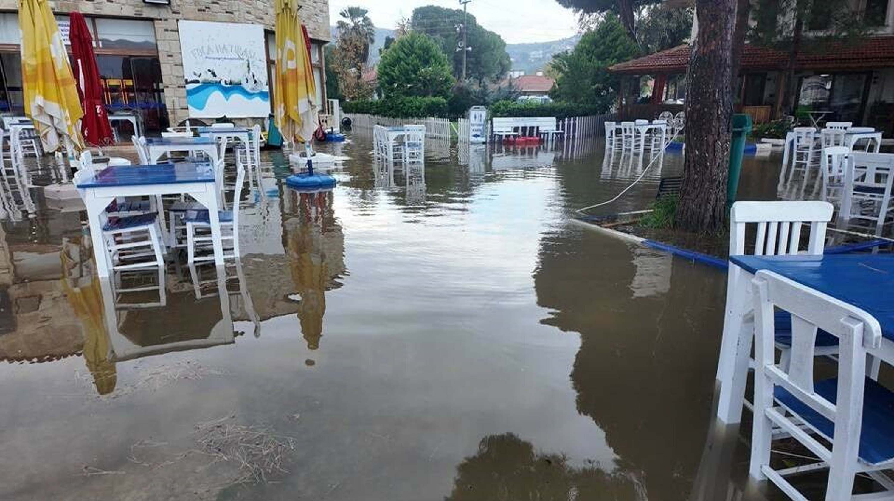 İzmir'de sağanak etkili oldu