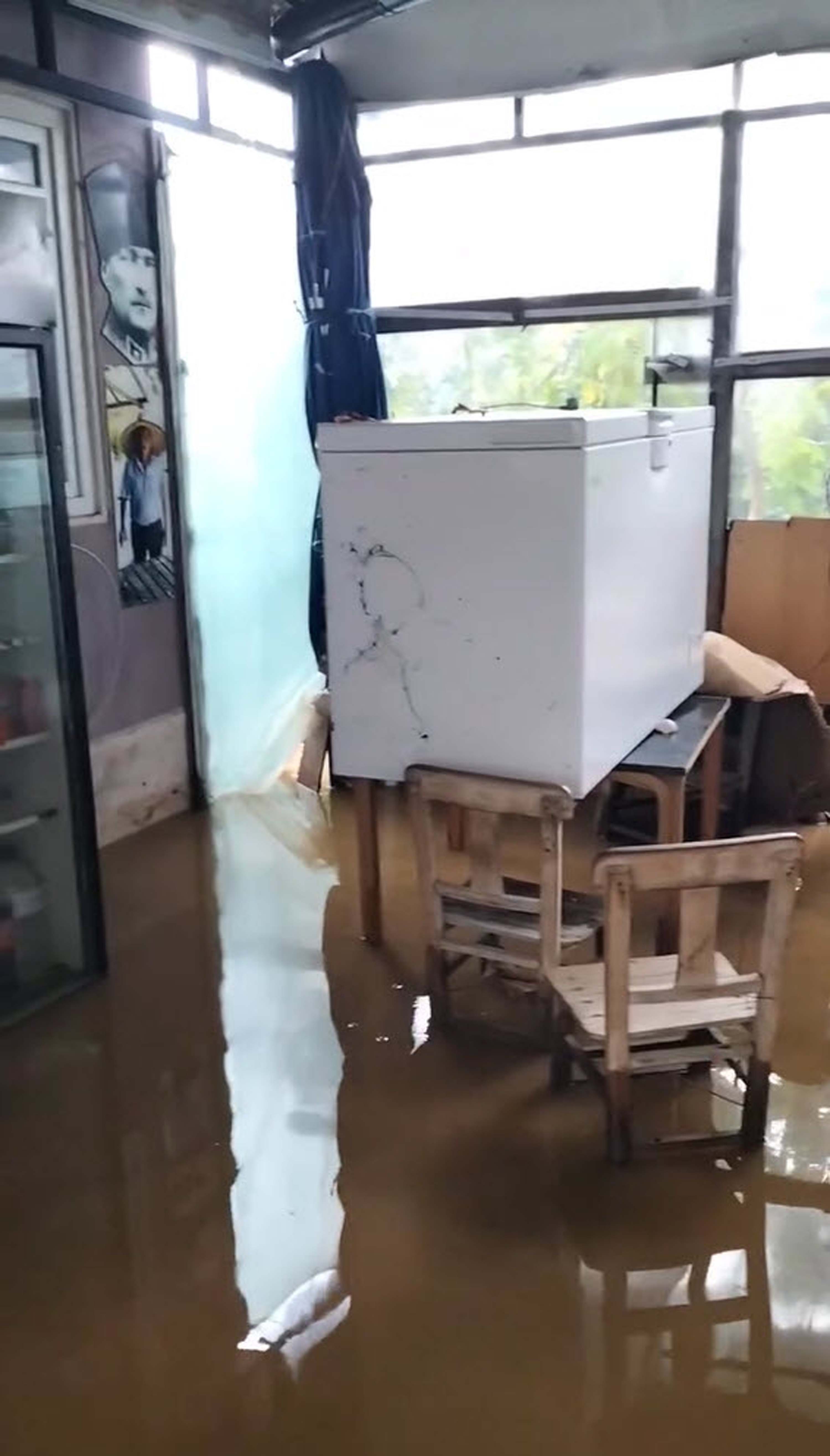 İzmir'de sağanak etkili oldu