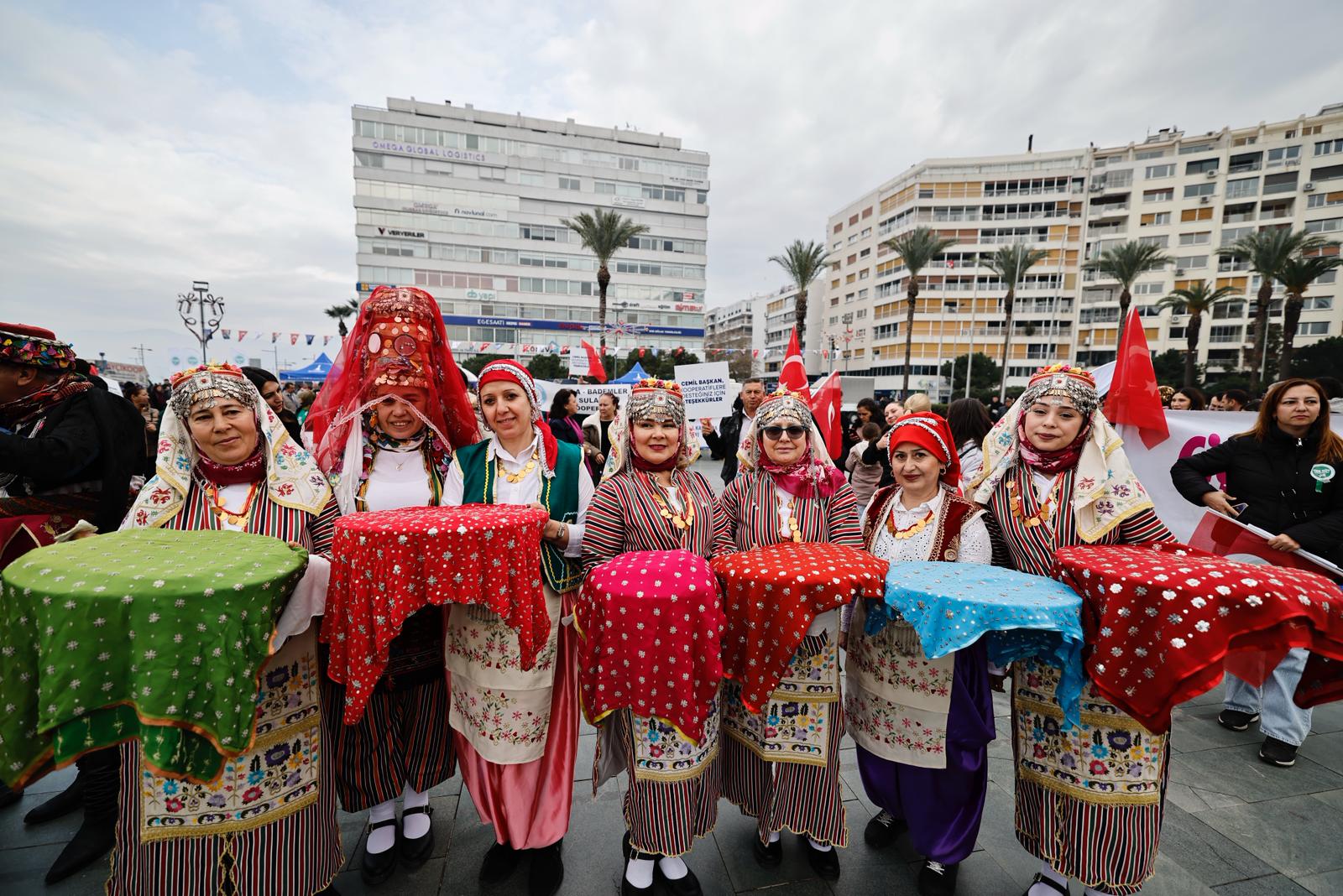 İzmir'de 21 Aralık Dünya Kooperatifçilik Günü etkinliklerle kutlandı