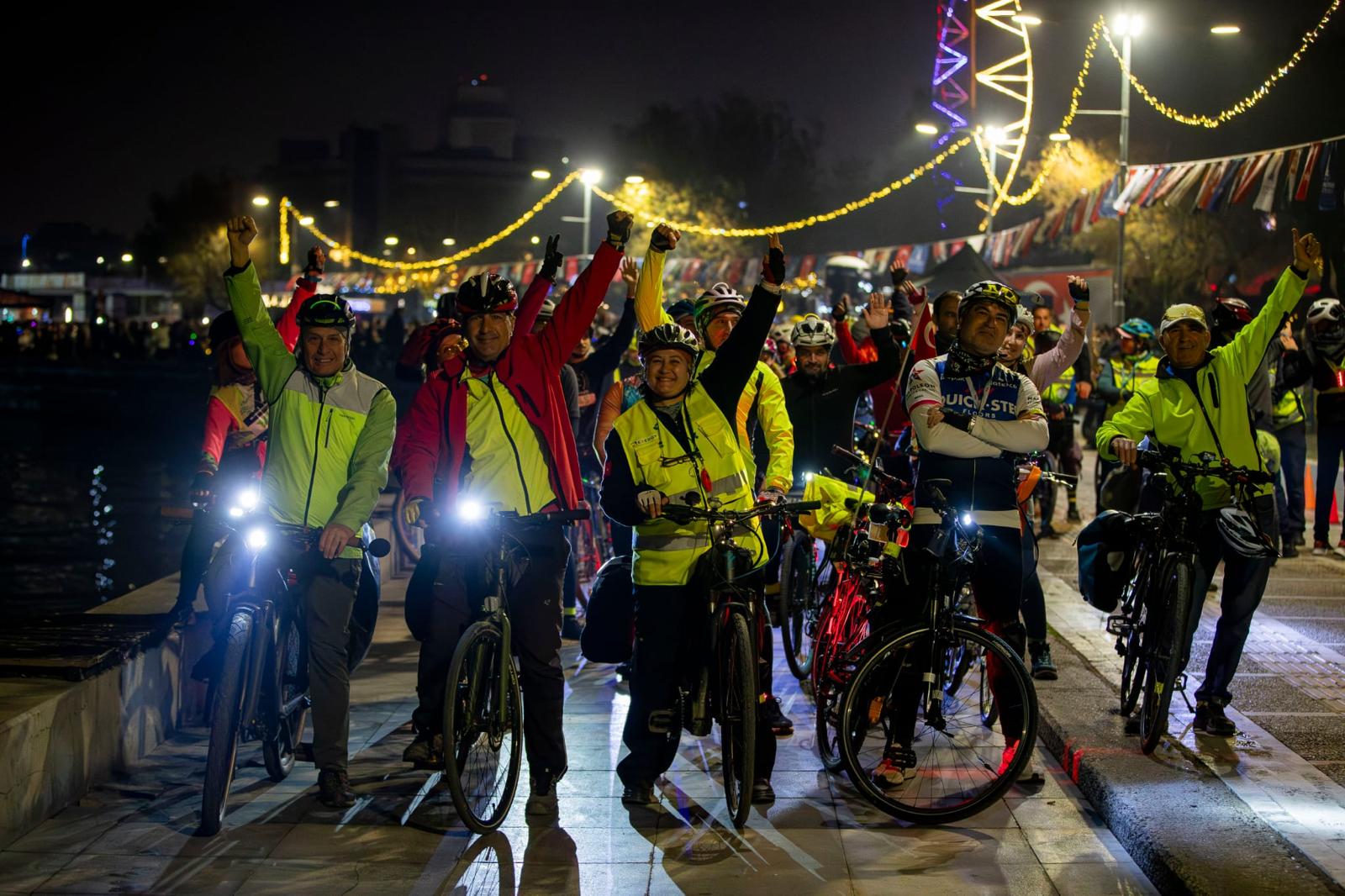 En uzun geceyi İzmirliler aydınlattı