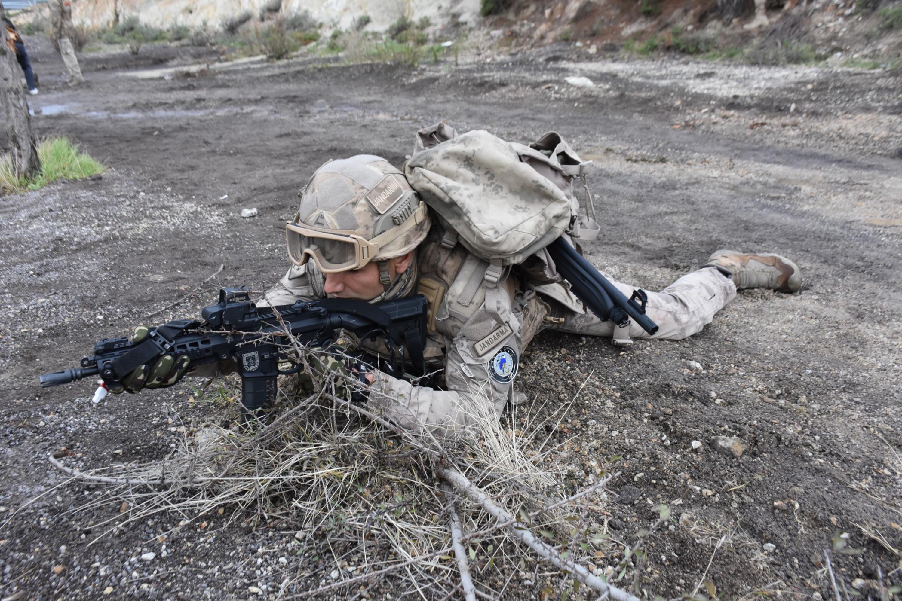 Jandarma Komando Özel Harekat birlikleri, ‘Savaşçı Yarışması'nda mücadele ediyor