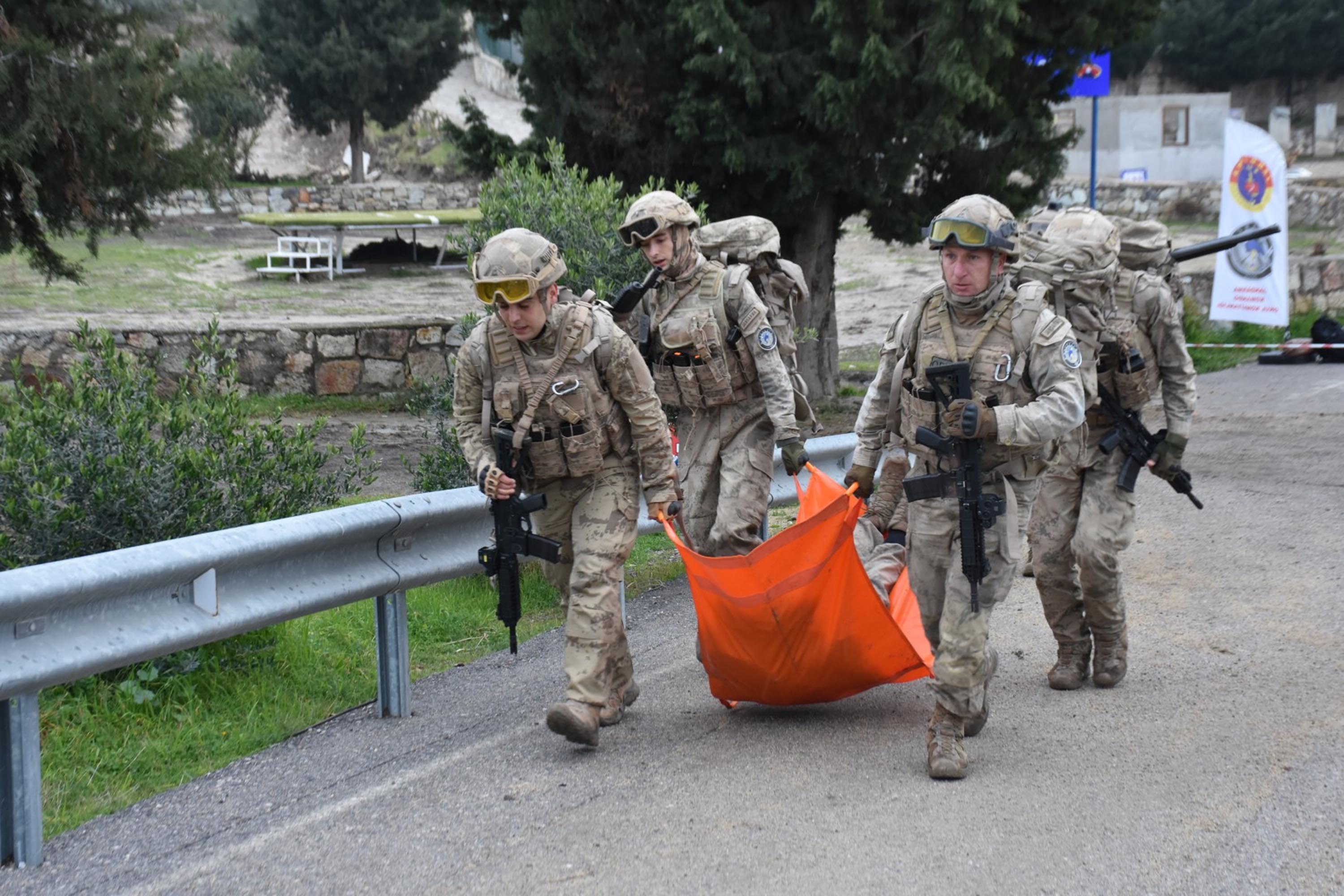Jandarma Komando Özel Harekat birlikleri, ‘Savaşçı Yarışması'nda mücadele ediyor