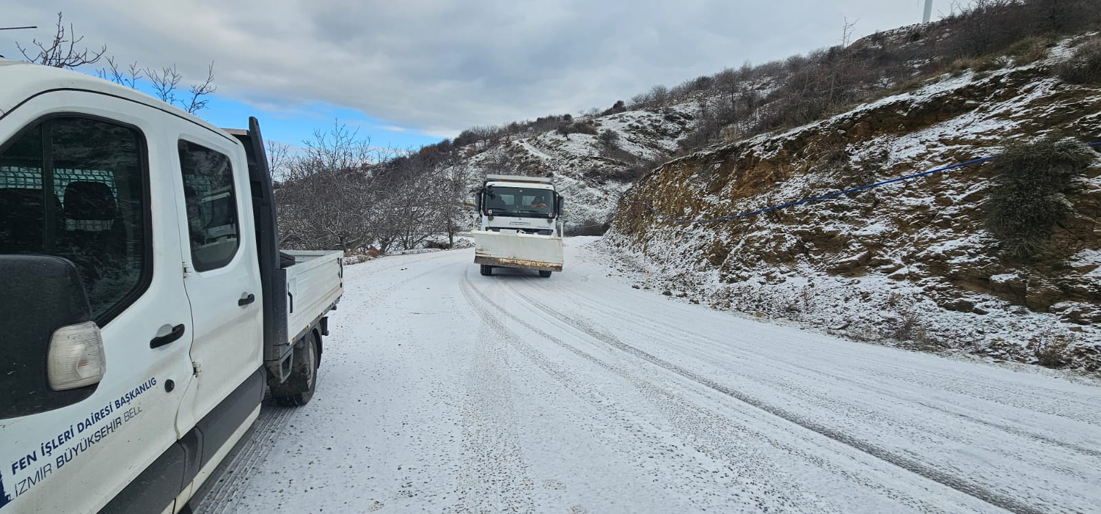 Büyükşehir'den Spil’den Bozdağ’a kar kaplanan yollara müdahale