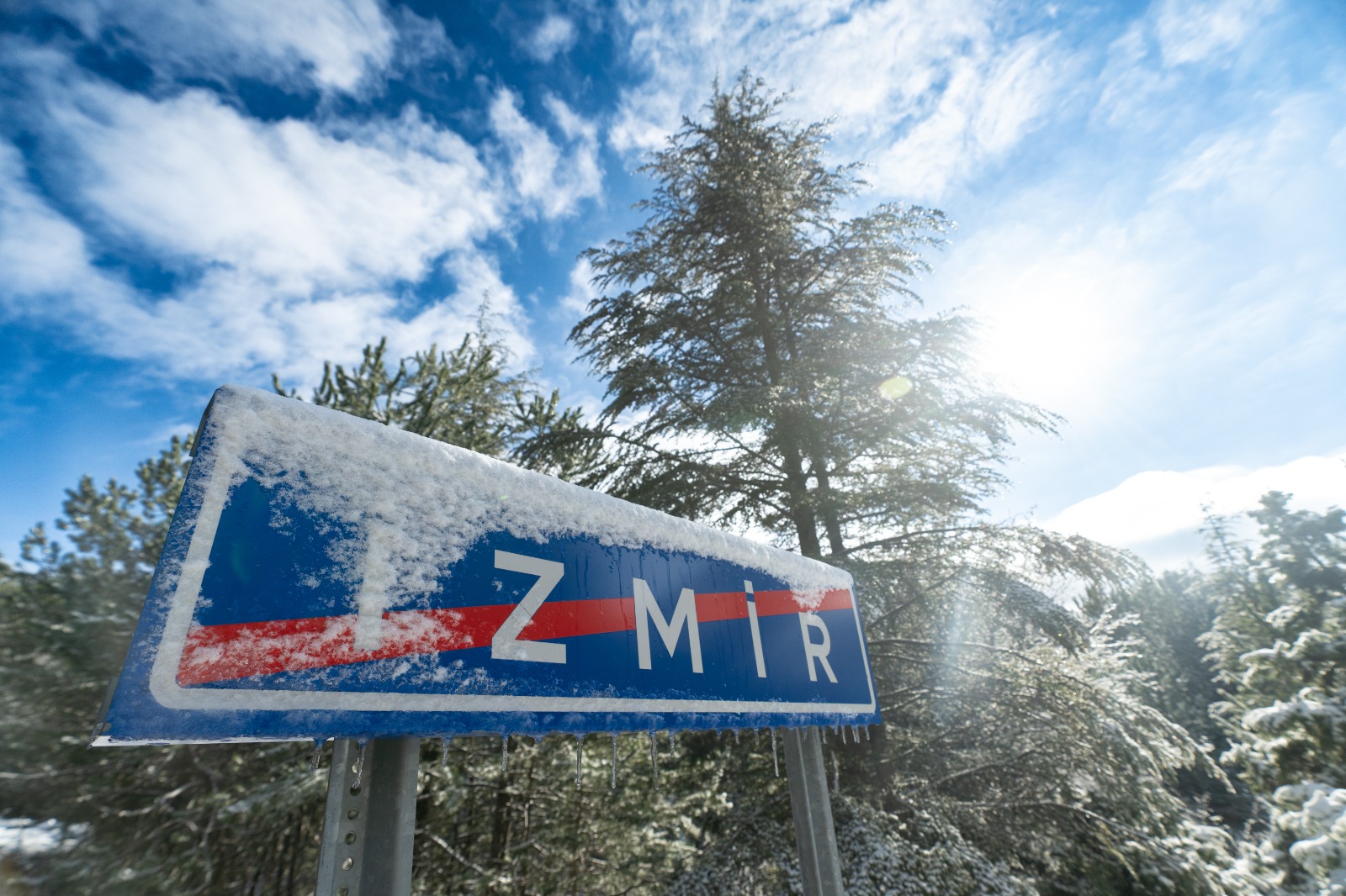 Büyükşehir'den Spil’den Bozdağ’a kar kaplanan yollara müdahale