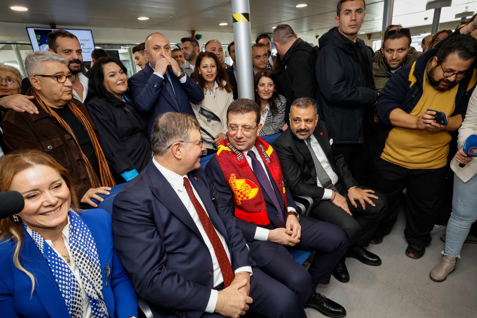 CHP'nin Cumhurbaşkanı aday adayı İmamoğlu İzmir'de