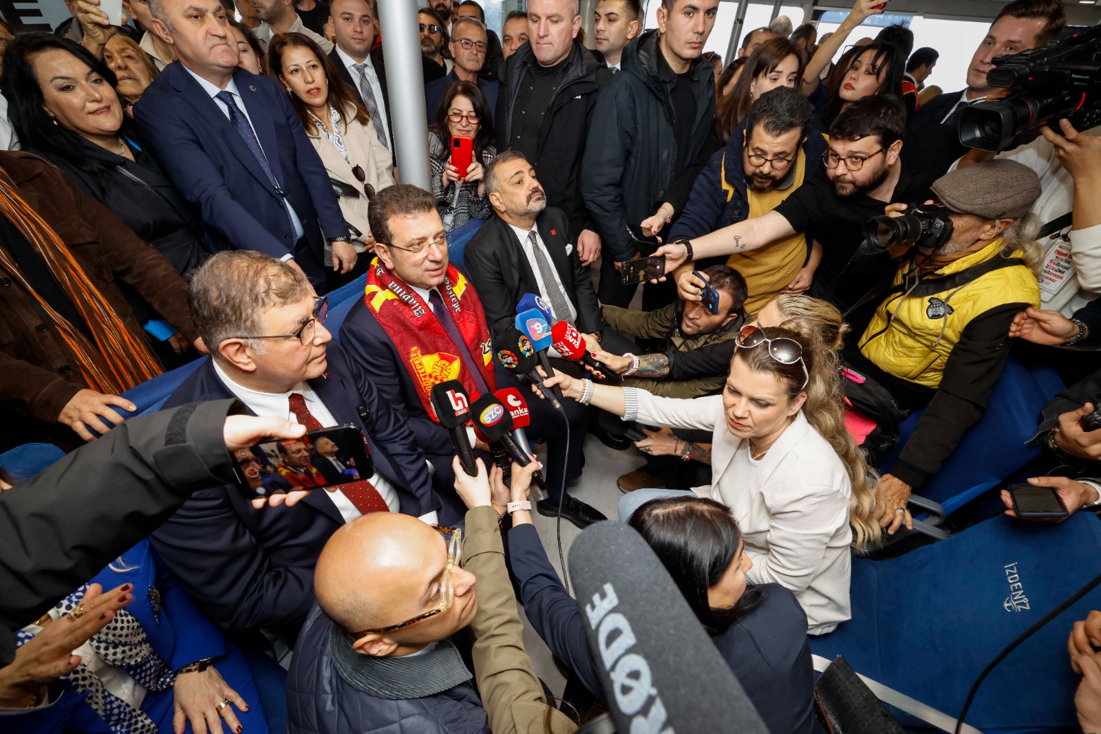 CHP'nin Cumhurbaşkanı aday adayı İmamoğlu İzmir'de