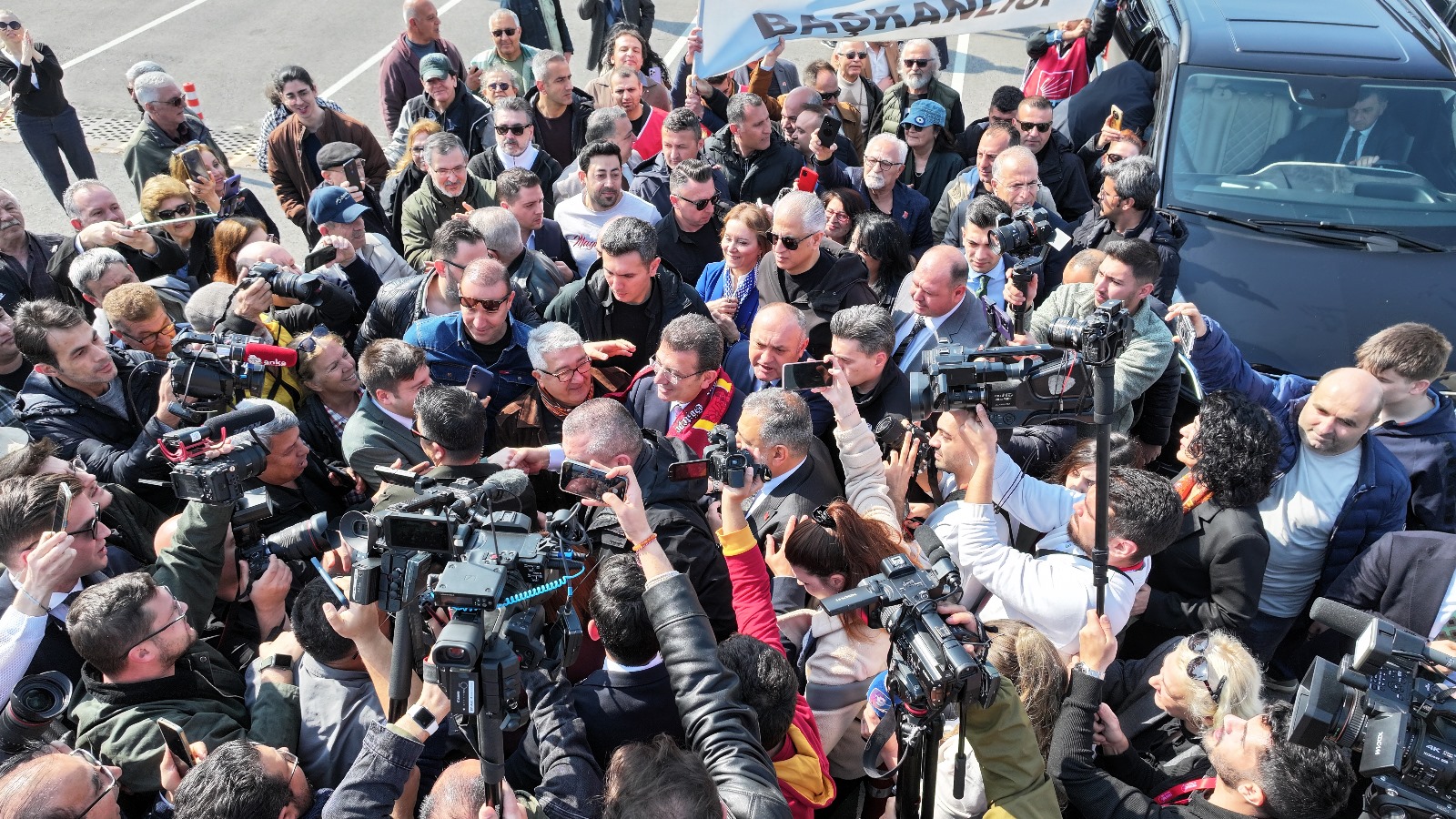 CHP'nin Cumhurbaşkanı aday adayı İmamoğlu İzmir'de