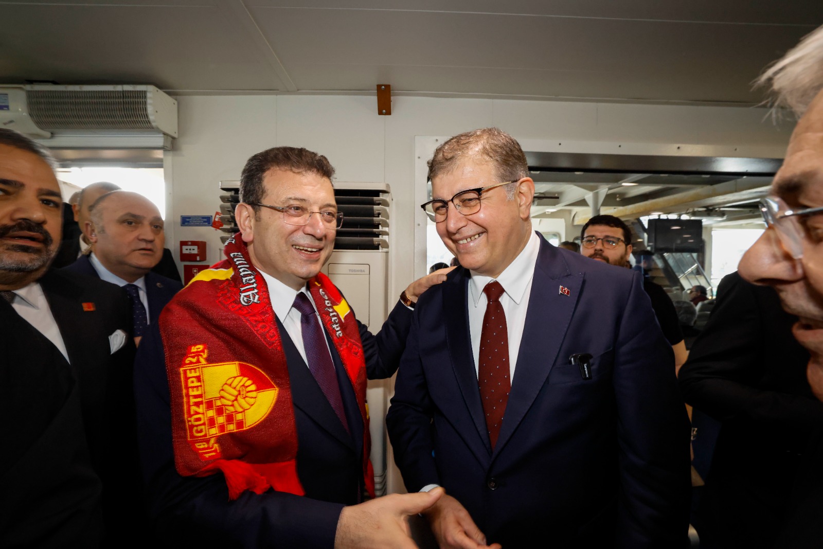 CHP'nin Cumhurbaşkanı aday adayı İmamoğlu İzmir'de