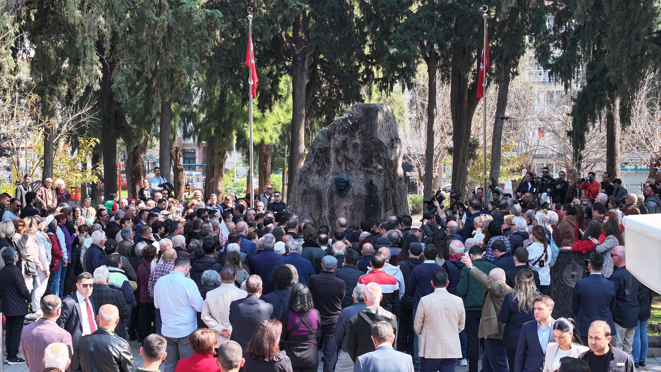 CHP'nin Cumhurbaşkanı aday adayı İmamoğlu İzmir'de