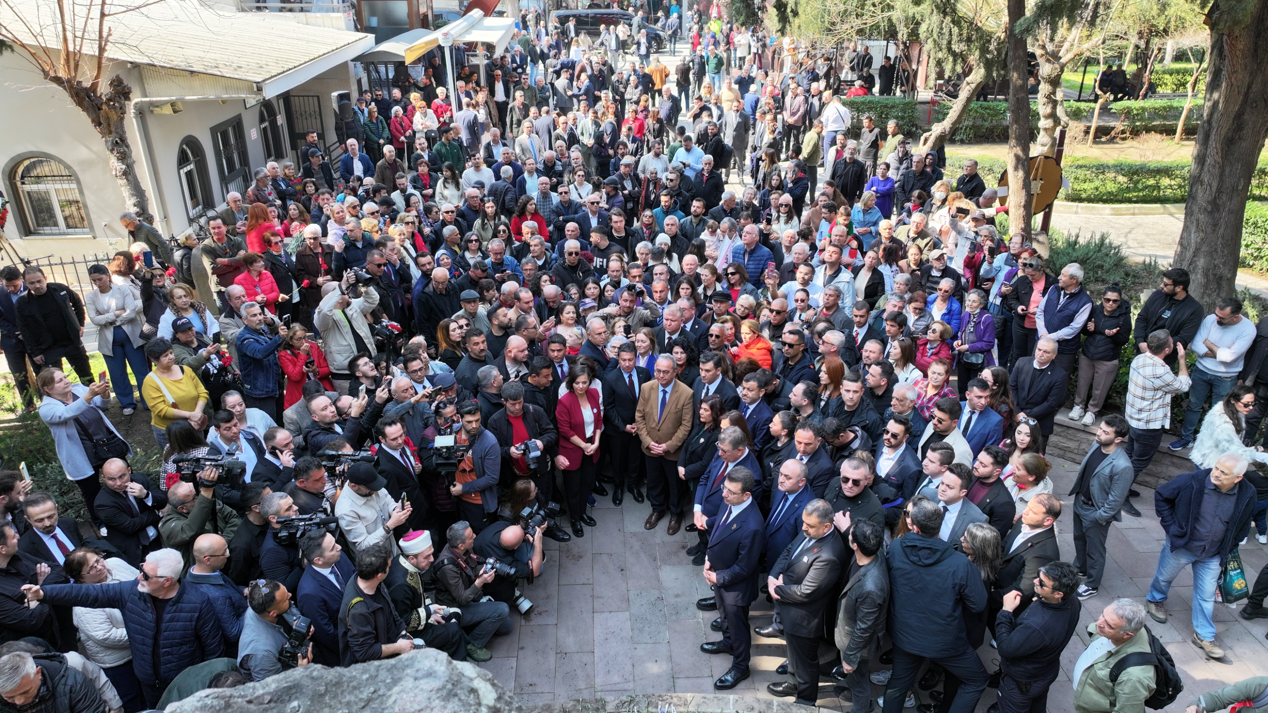 CHP'nin Cumhurbaşkanı aday adayı İmamoğlu İzmir'de