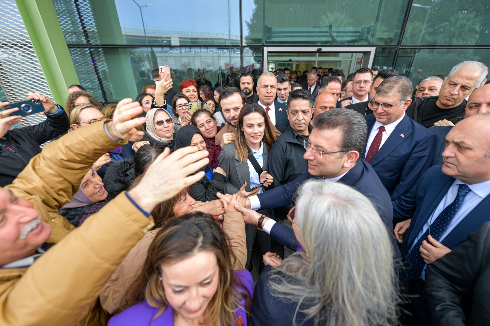 CHP'nin Cumhurbaşkanı aday adayı İmamoğlu İzmir'de
