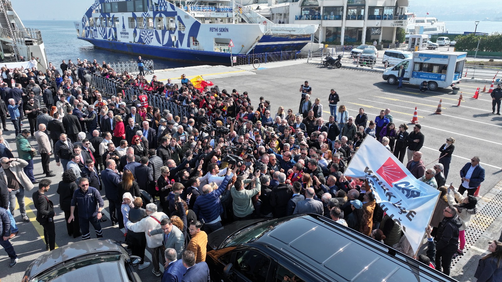 CHP'nin Cumhurbaşkanı aday adayı İmamoğlu İzmir'de