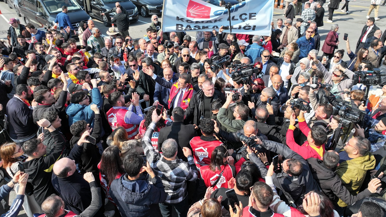 CHP'nin Cumhurbaşkanı aday adayı İmamoğlu İzmir'de