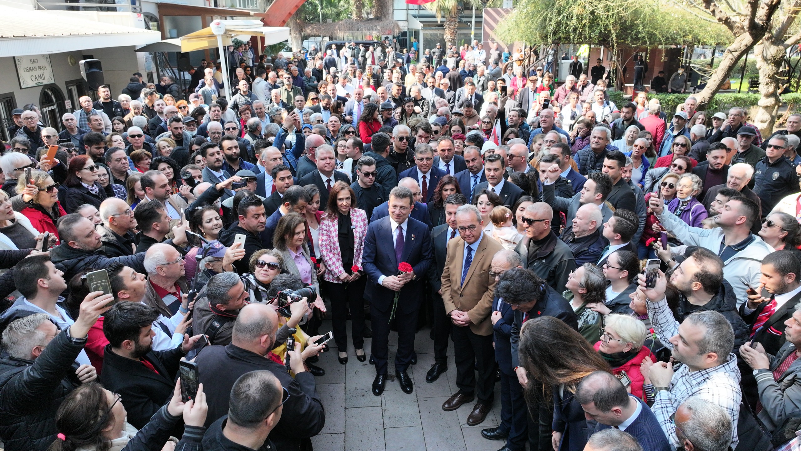 CHP'nin Cumhurbaşkanı aday adayı İmamoğlu İzmir'de