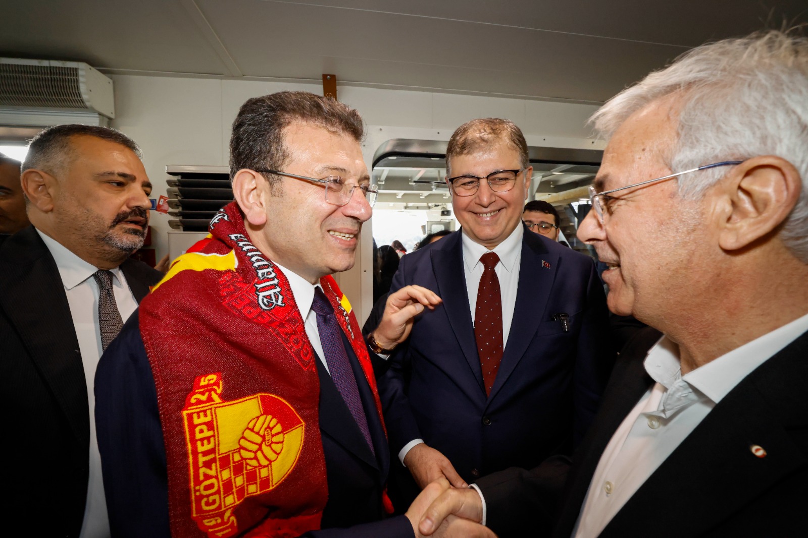 CHP'nin Cumhurbaşkanı aday adayı İmamoğlu İzmir'de