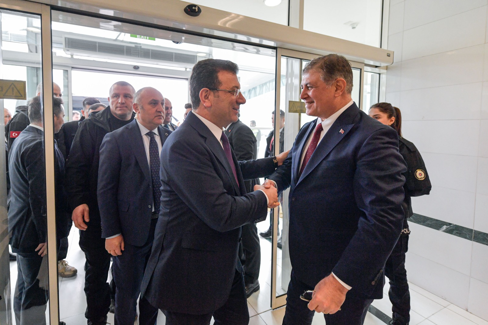 CHP'nin Cumhurbaşkanı aday adayı İmamoğlu İzmir'de