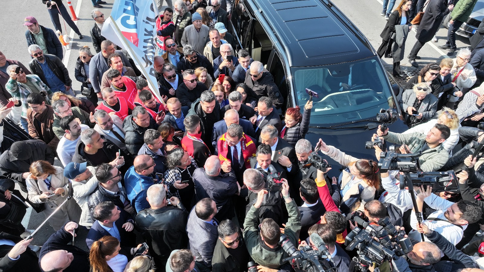 CHP'nin Cumhurbaşkanı aday adayı İmamoğlu İzmir'de