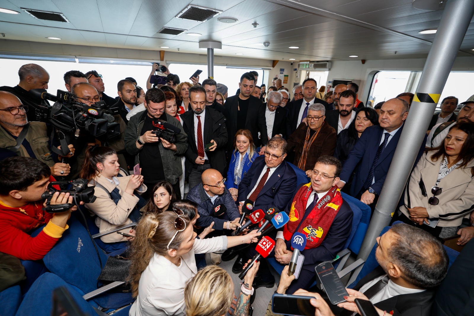 CHP'nin Cumhurbaşkanı aday adayı İmamoğlu İzmir'de