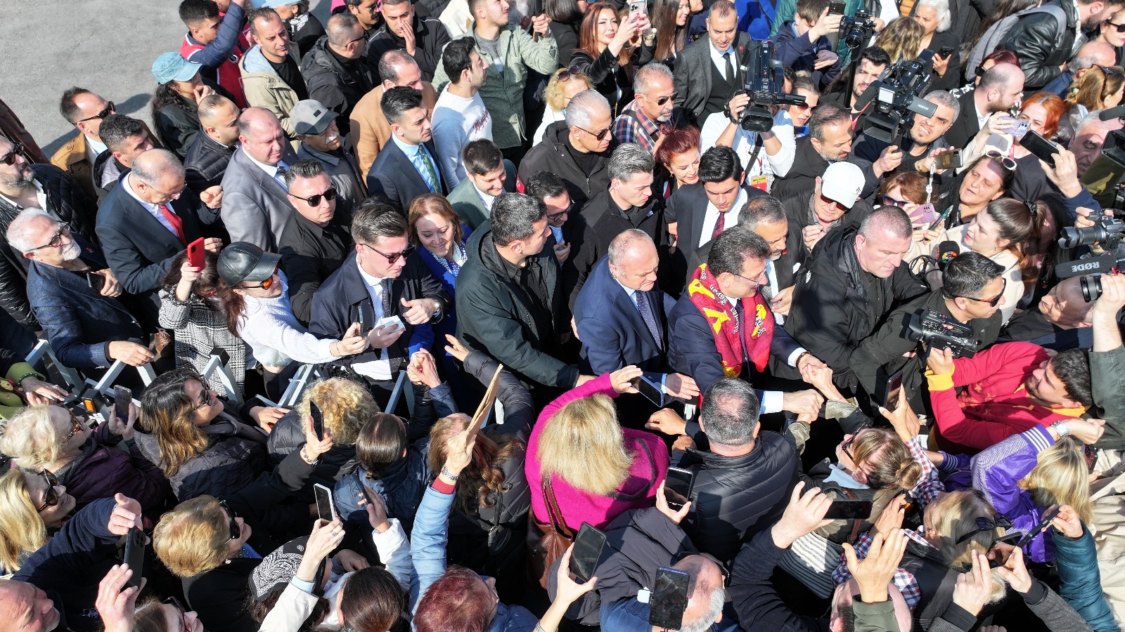 CHP'nin Cumhurbaşkanı aday adayı İmamoğlu İzmir'de