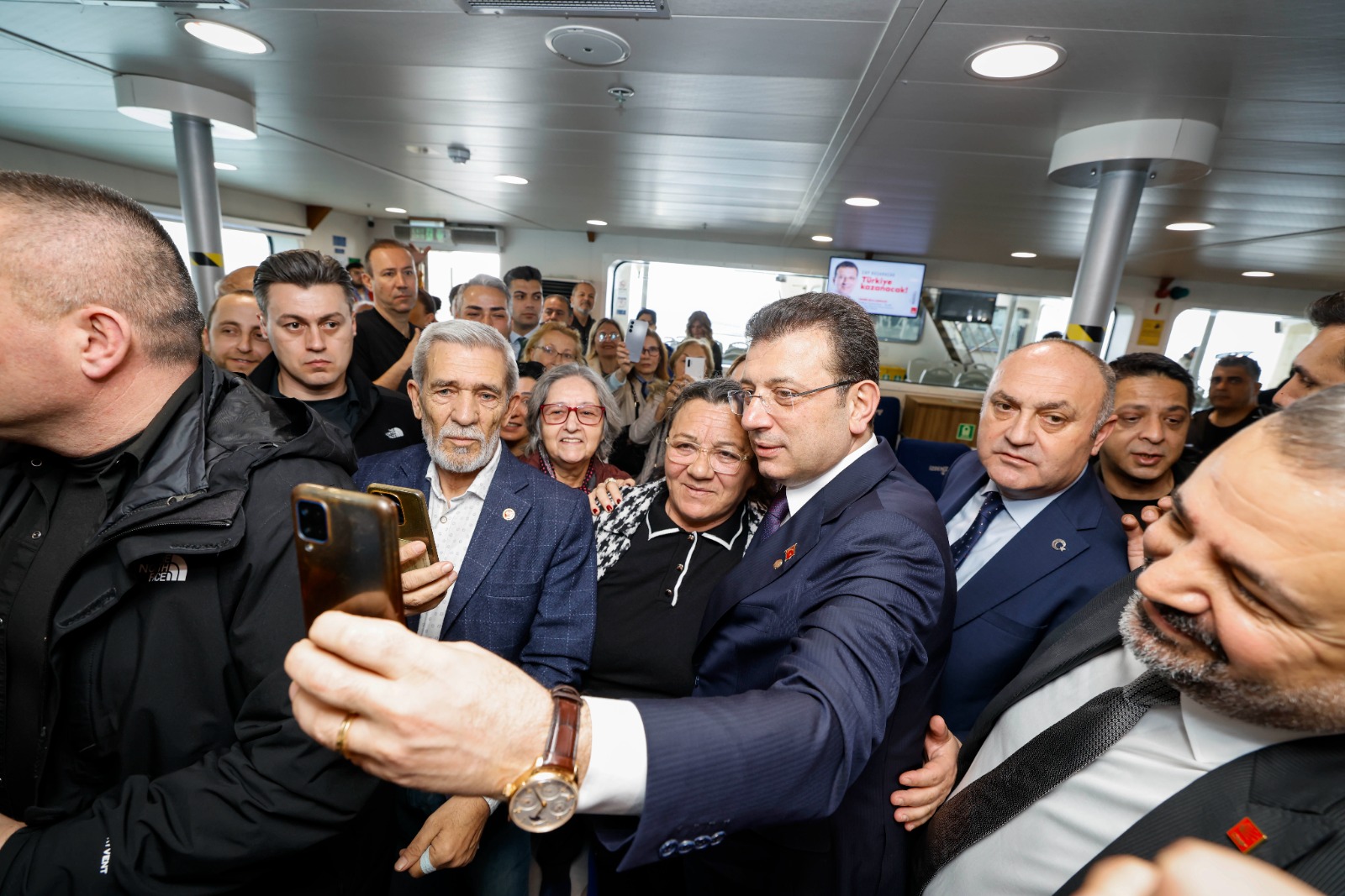 CHP'nin Cumhurbaşkanı aday adayı İmamoğlu İzmir'de