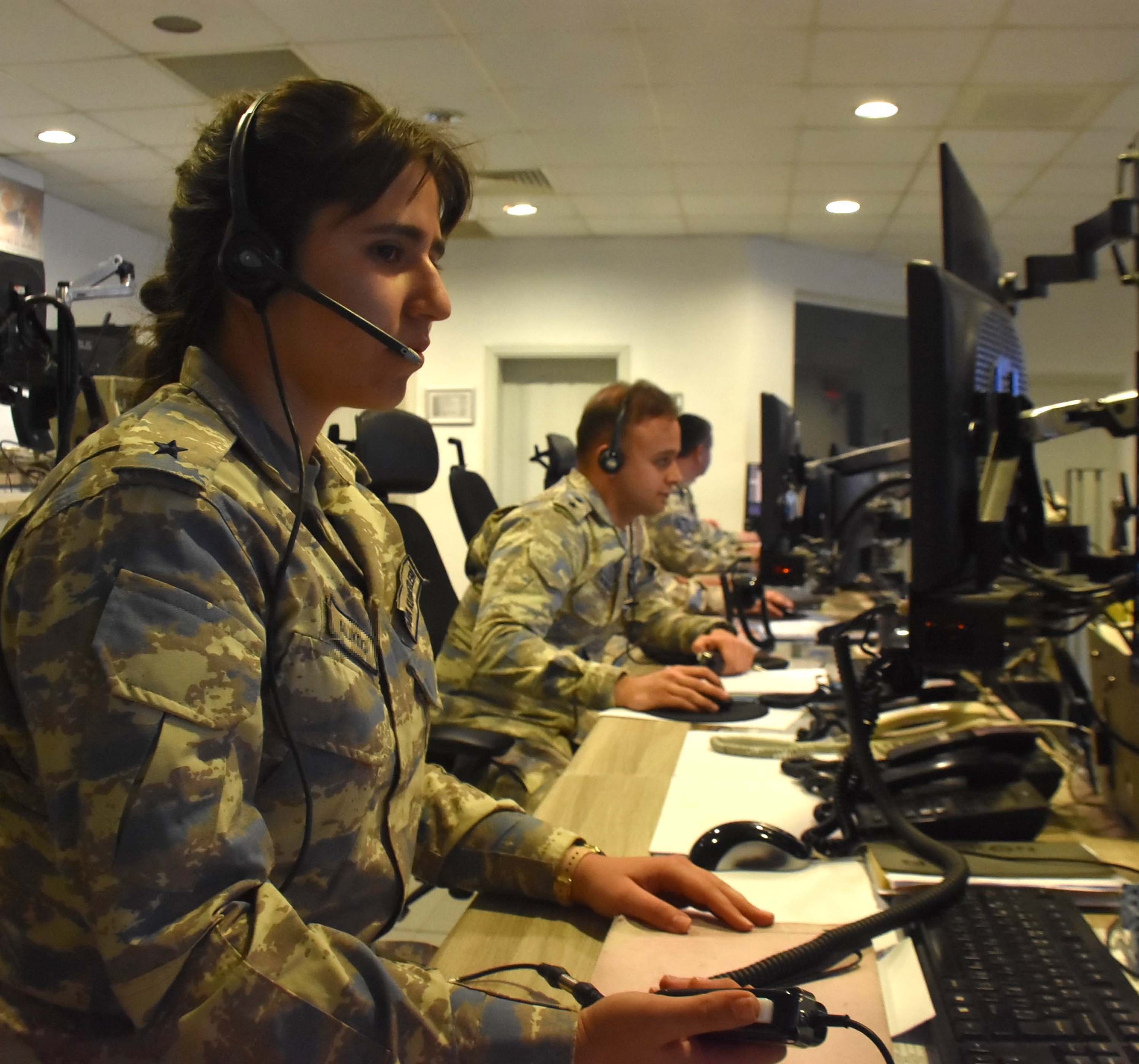 İzmir Hava Radar Mevki Komutanlığı'nda görev yapan Mehmetçik bayramda da görev başında