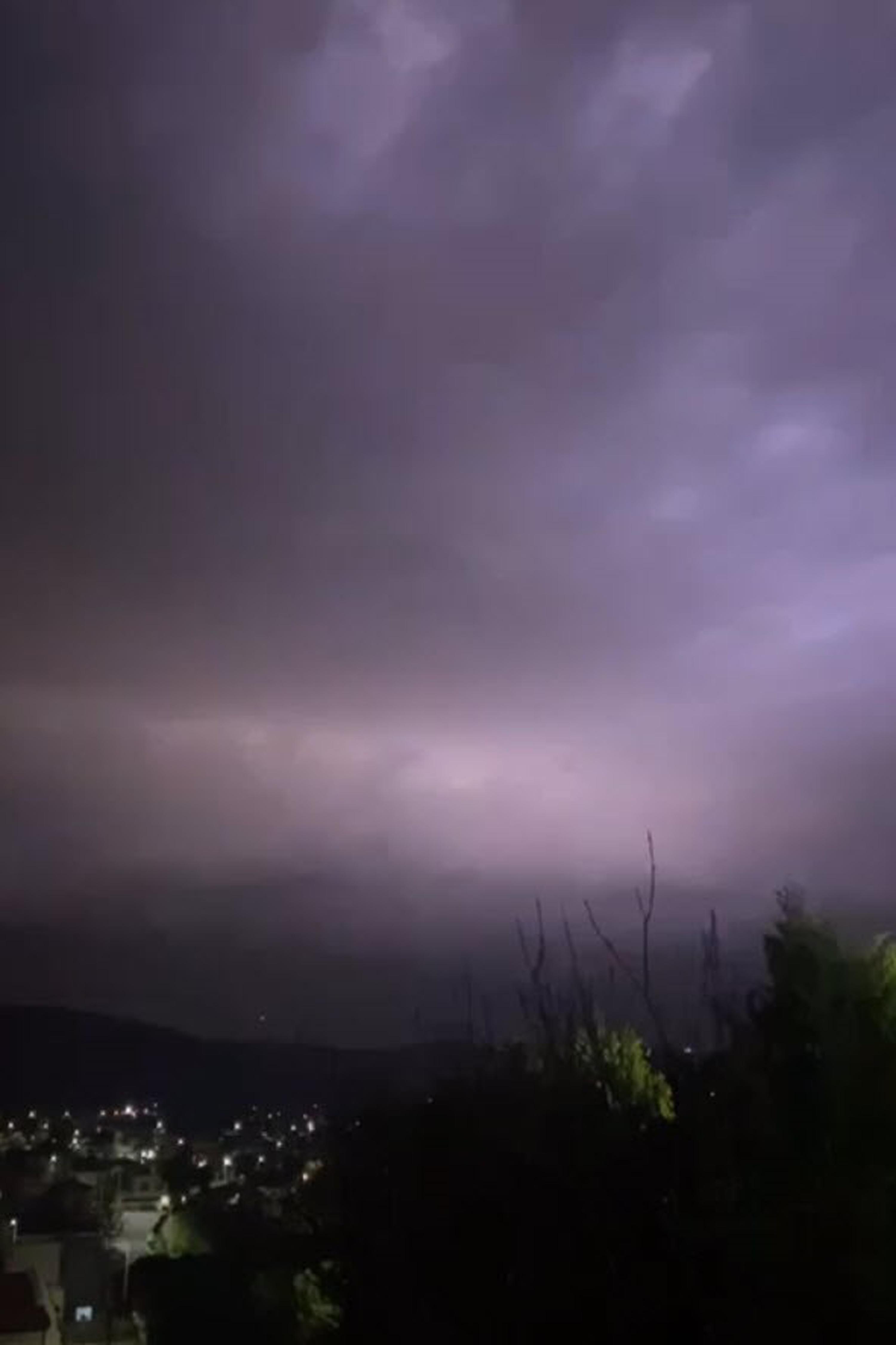 İzmir'de sağanak, dolu ve toz taşınımı