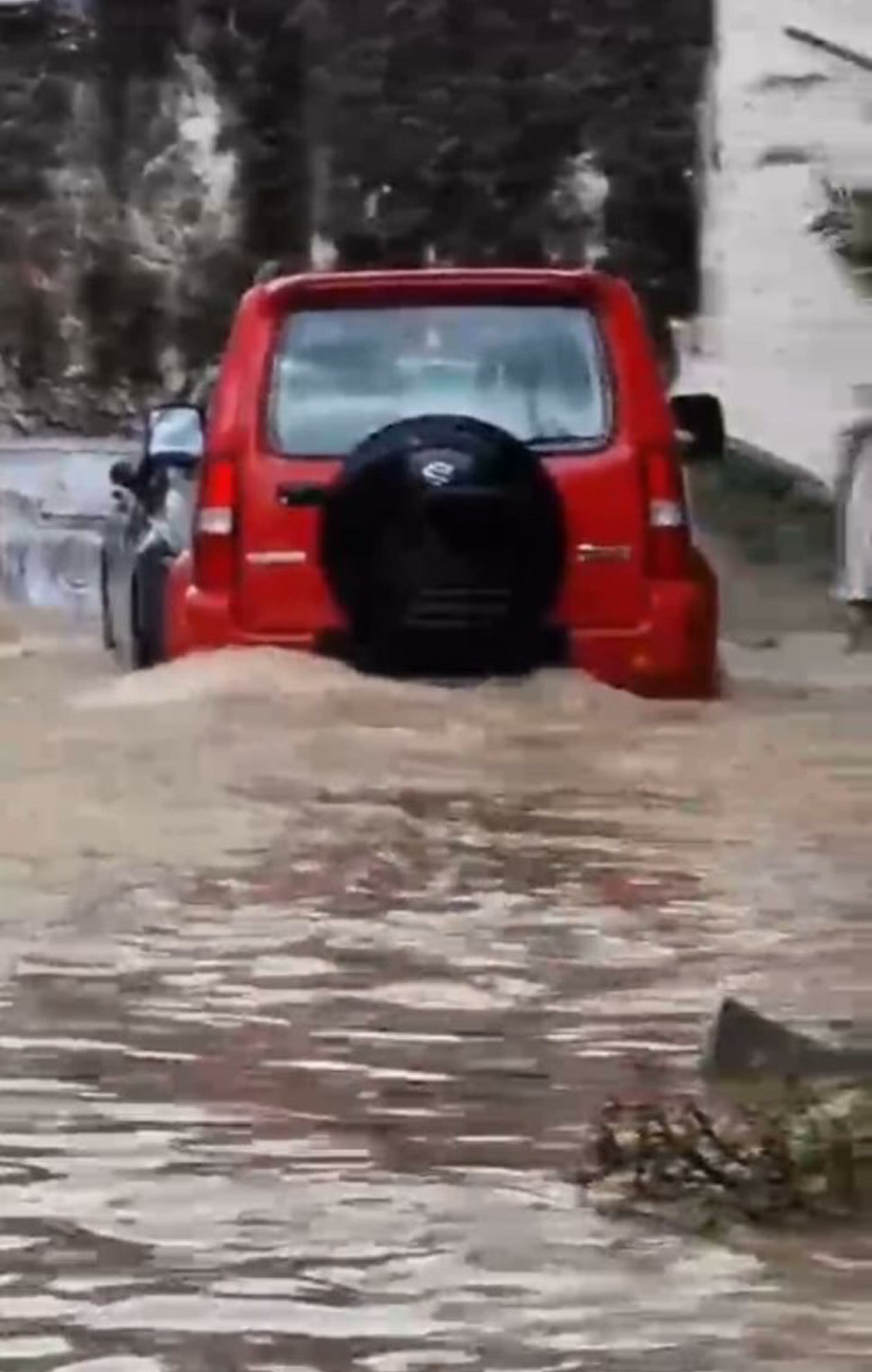 İzmir'de sağanak, dolu ve toz taşınımı