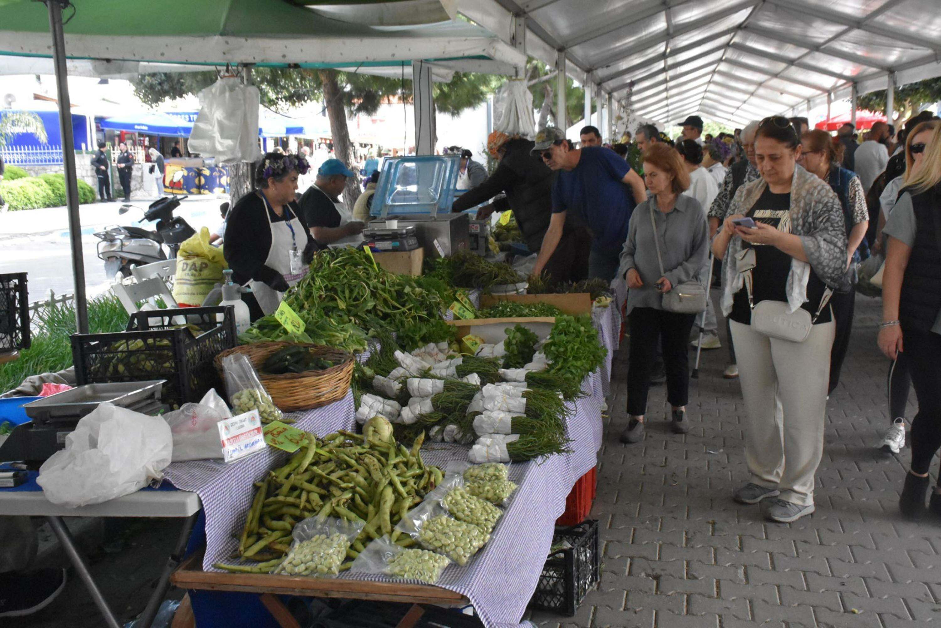 Alaçatı Ot Festivali'nde renkli kortej