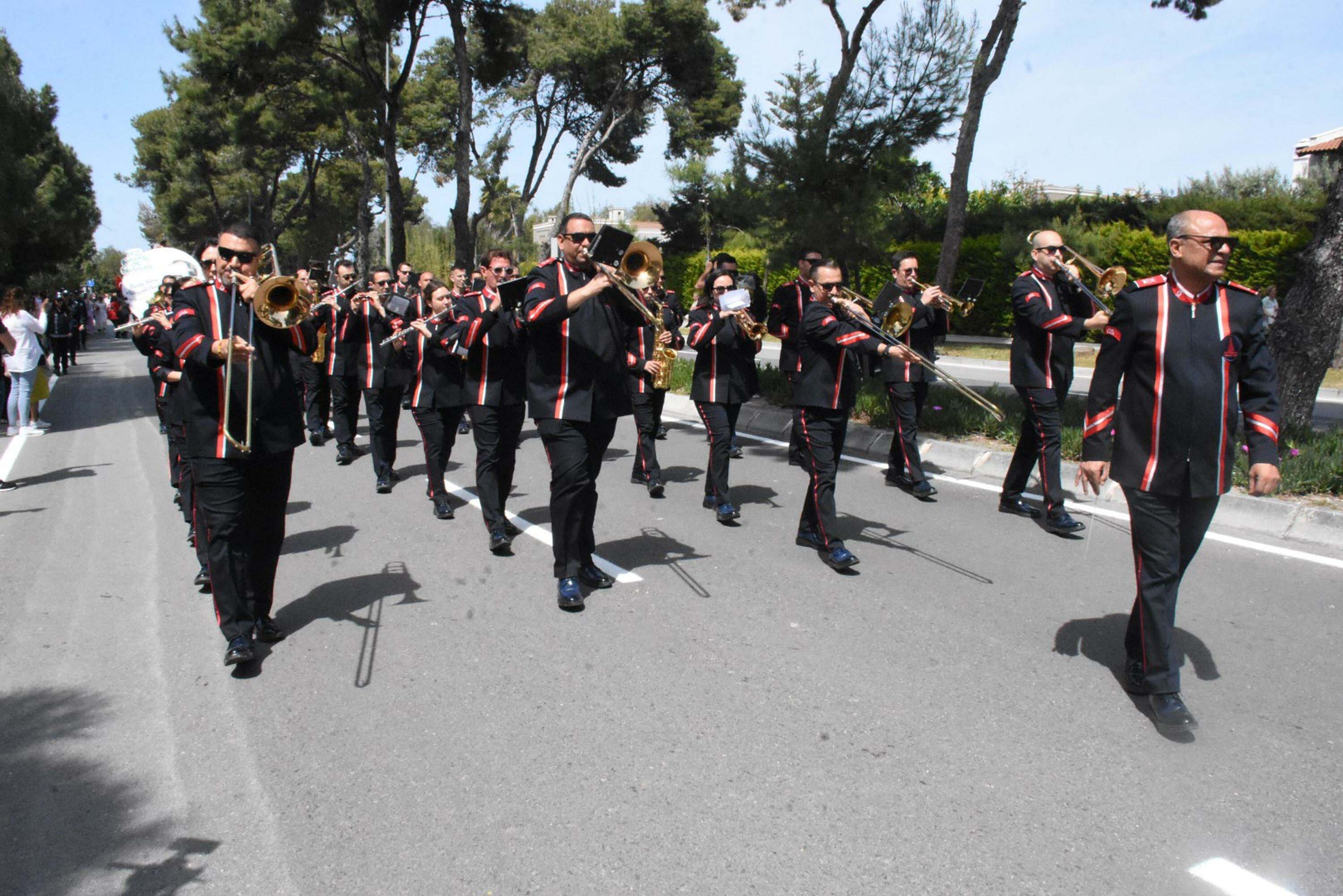 Alaçatı Ot Festivali'nde renkli kortej