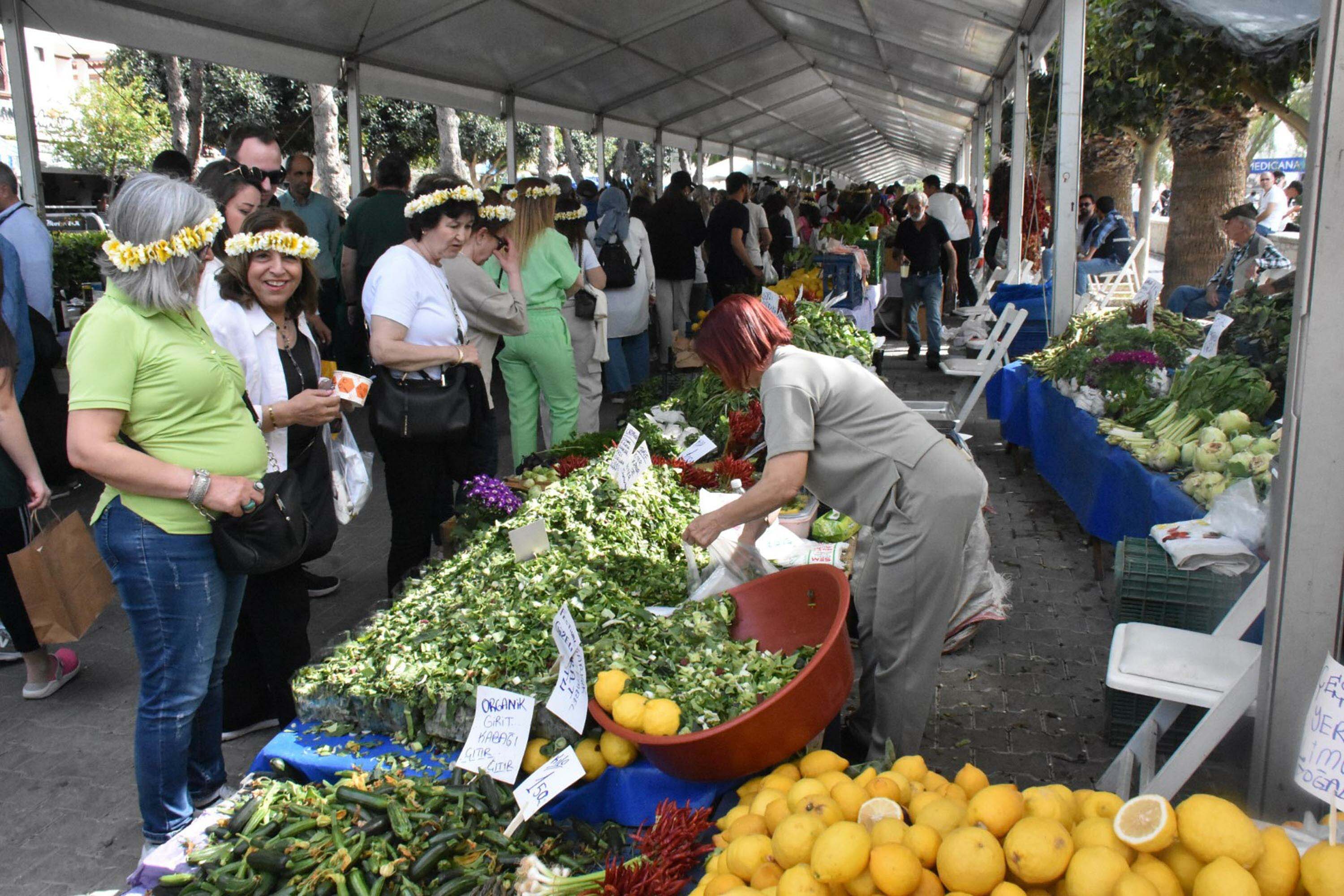Alaçatı Ot Festivali'nde renkli kortej