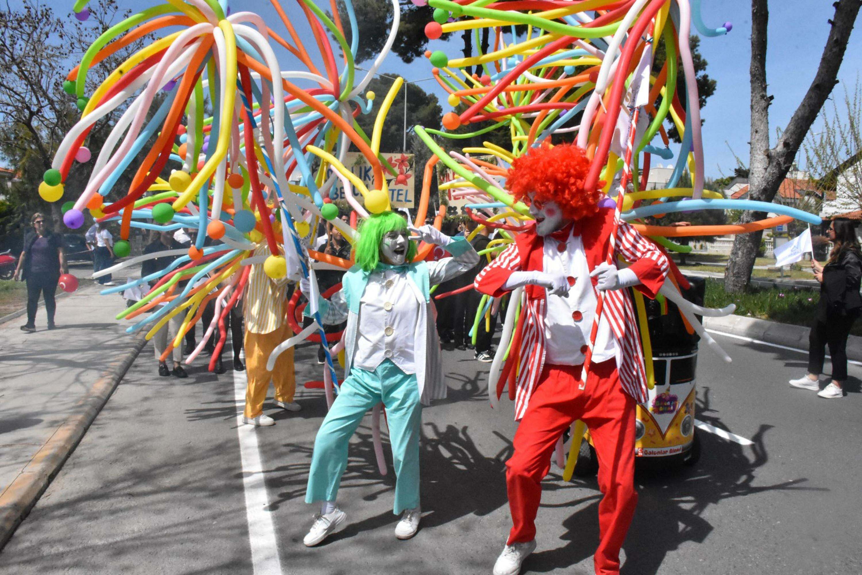 Alaçatı Ot Festivali'nde renkli kortej