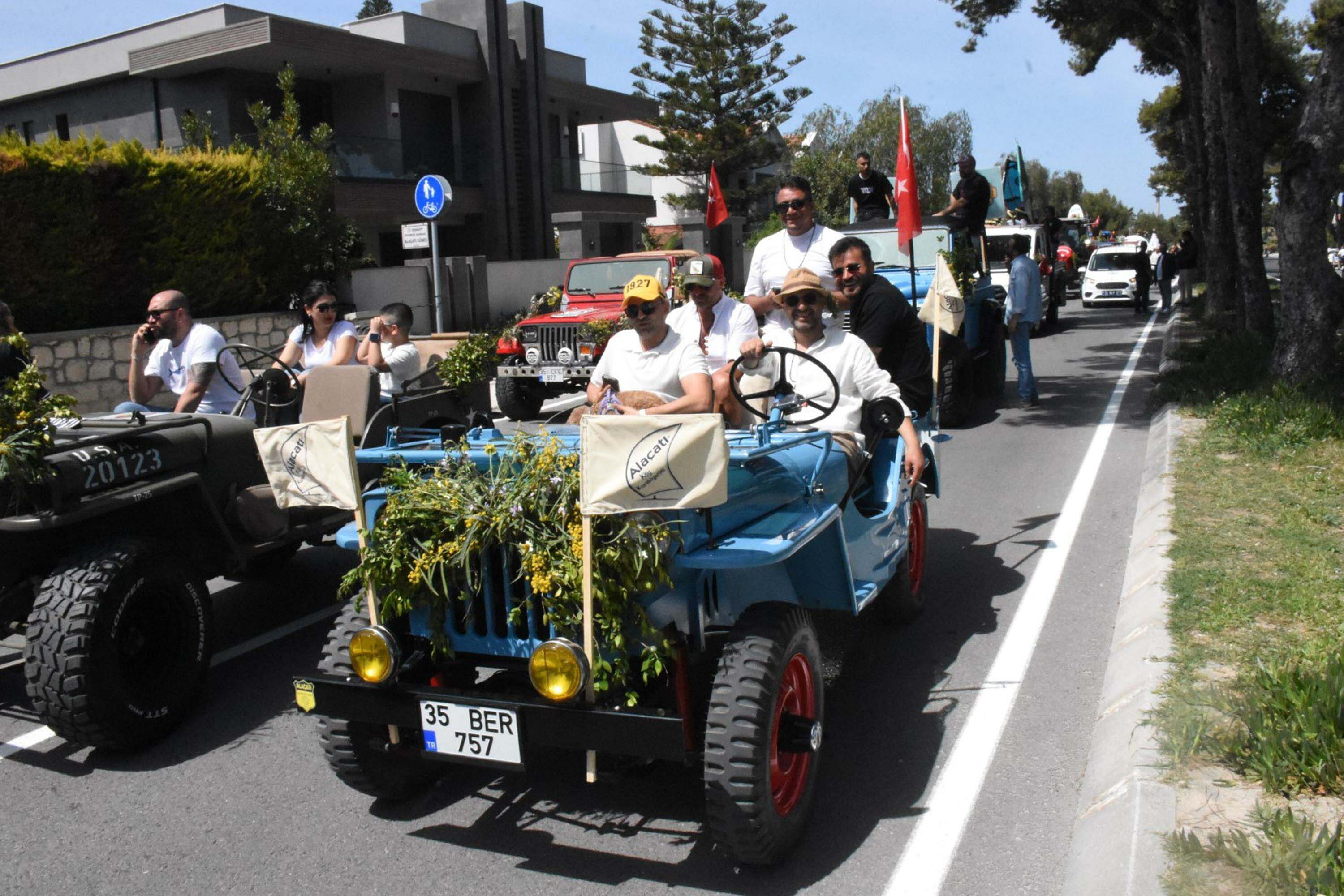 Alaçatı Ot Festivali'nde renkli kortej