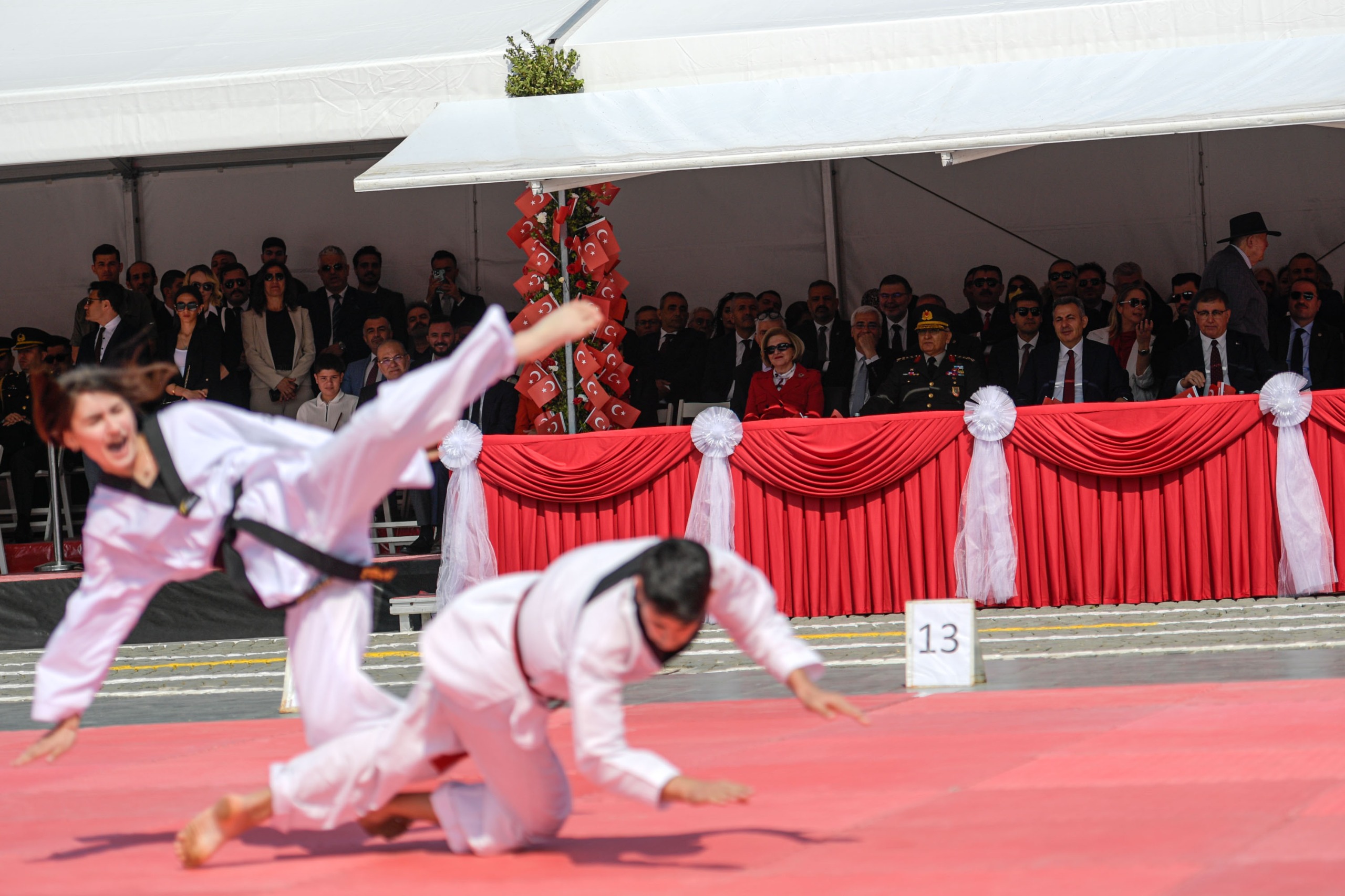 İzmir'de 19 Mayıs coşkuyla kutlandı