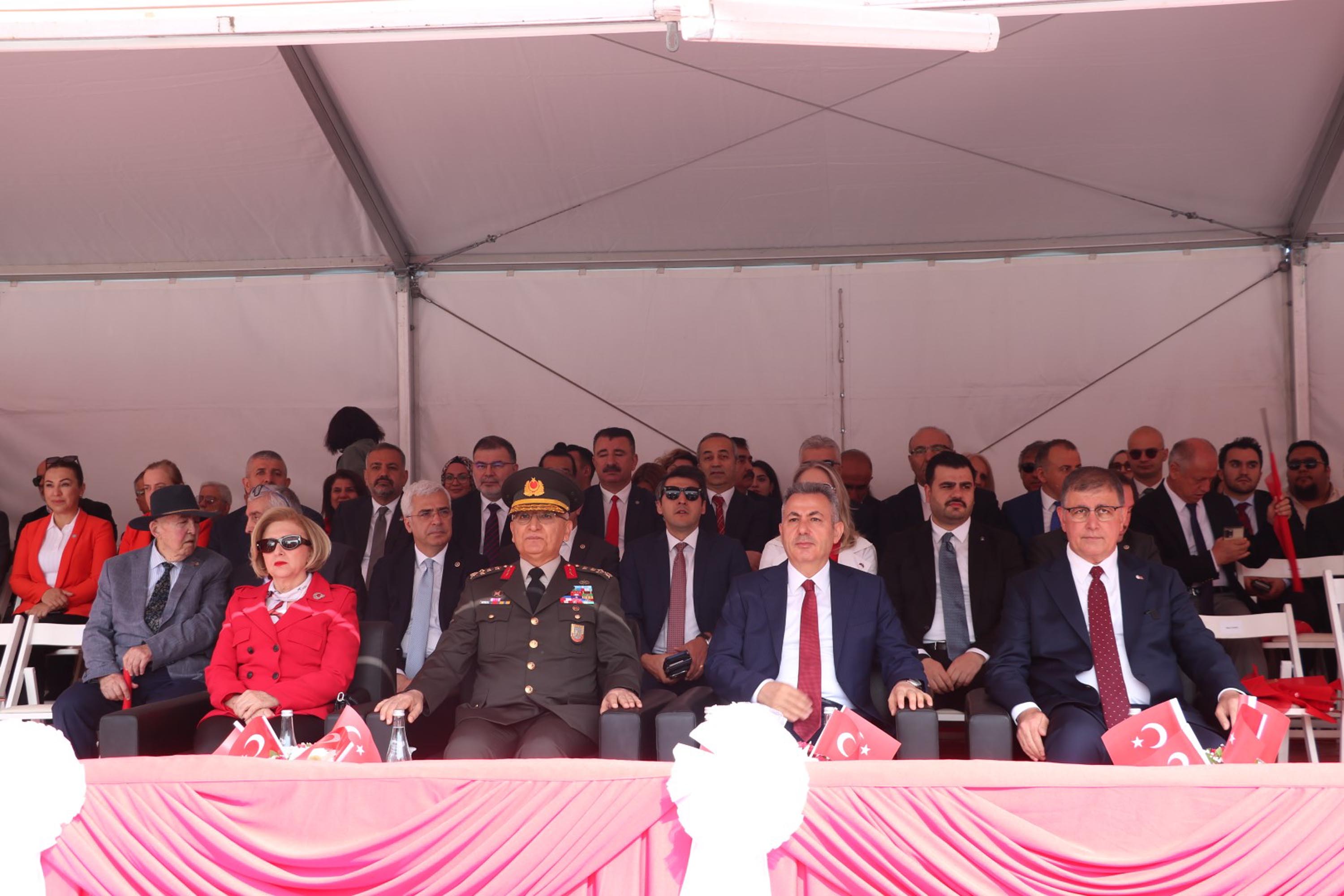 İzmir'de 19 Mayıs coşkuyla kutlandı