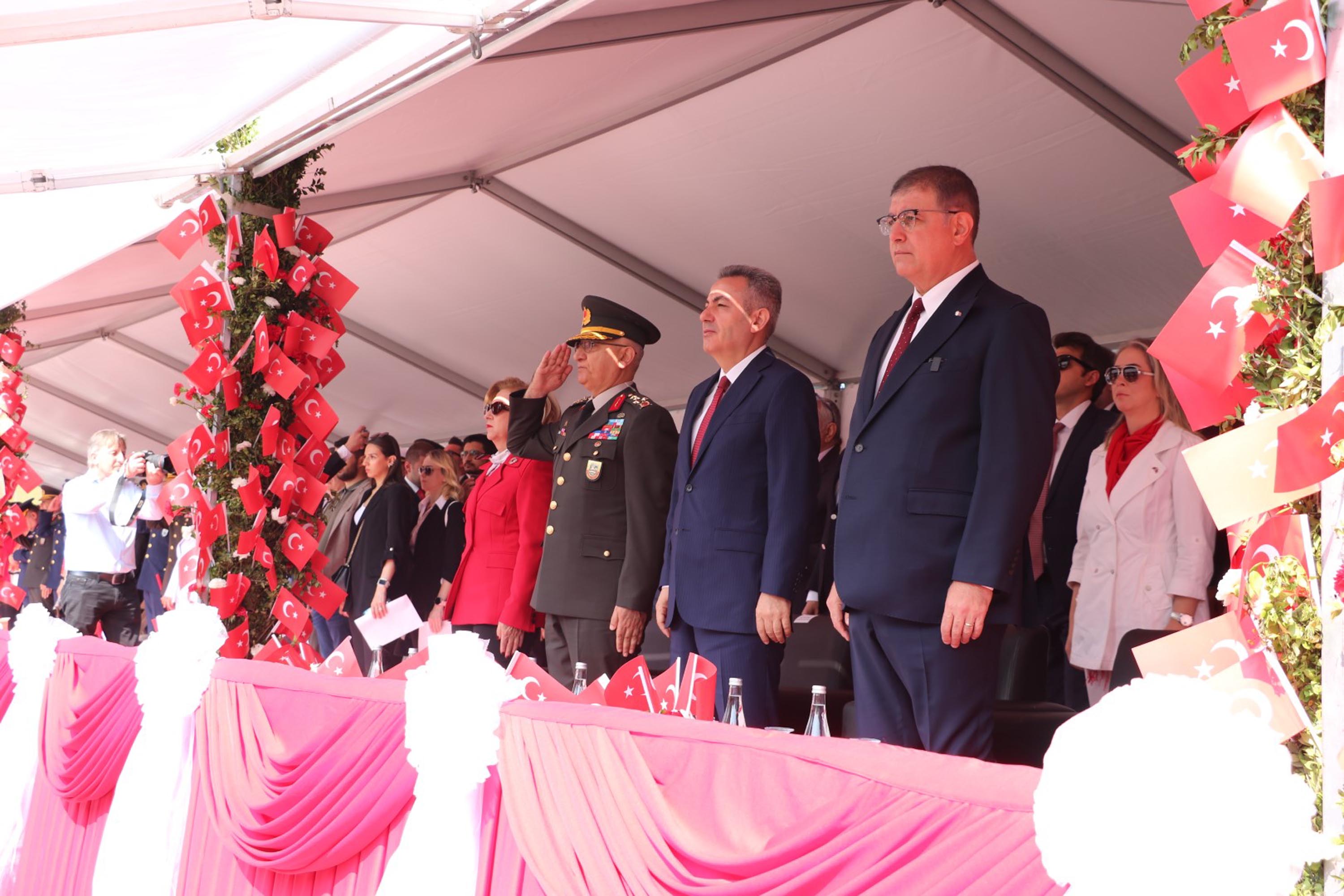 İzmir'de 19 Mayıs coşkuyla kutlandı
