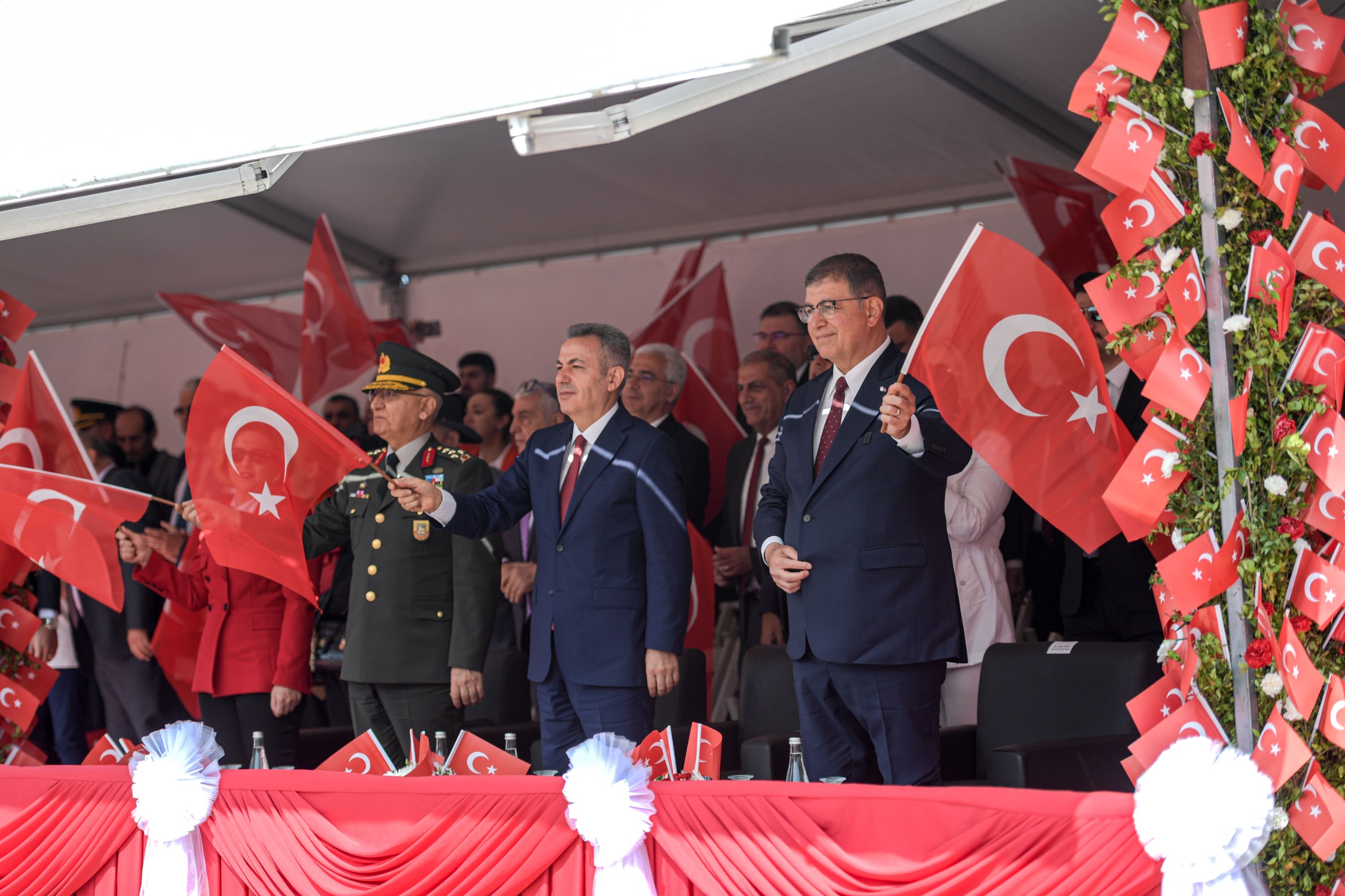 İzmir'de 19 Mayıs coşkuyla kutlandı