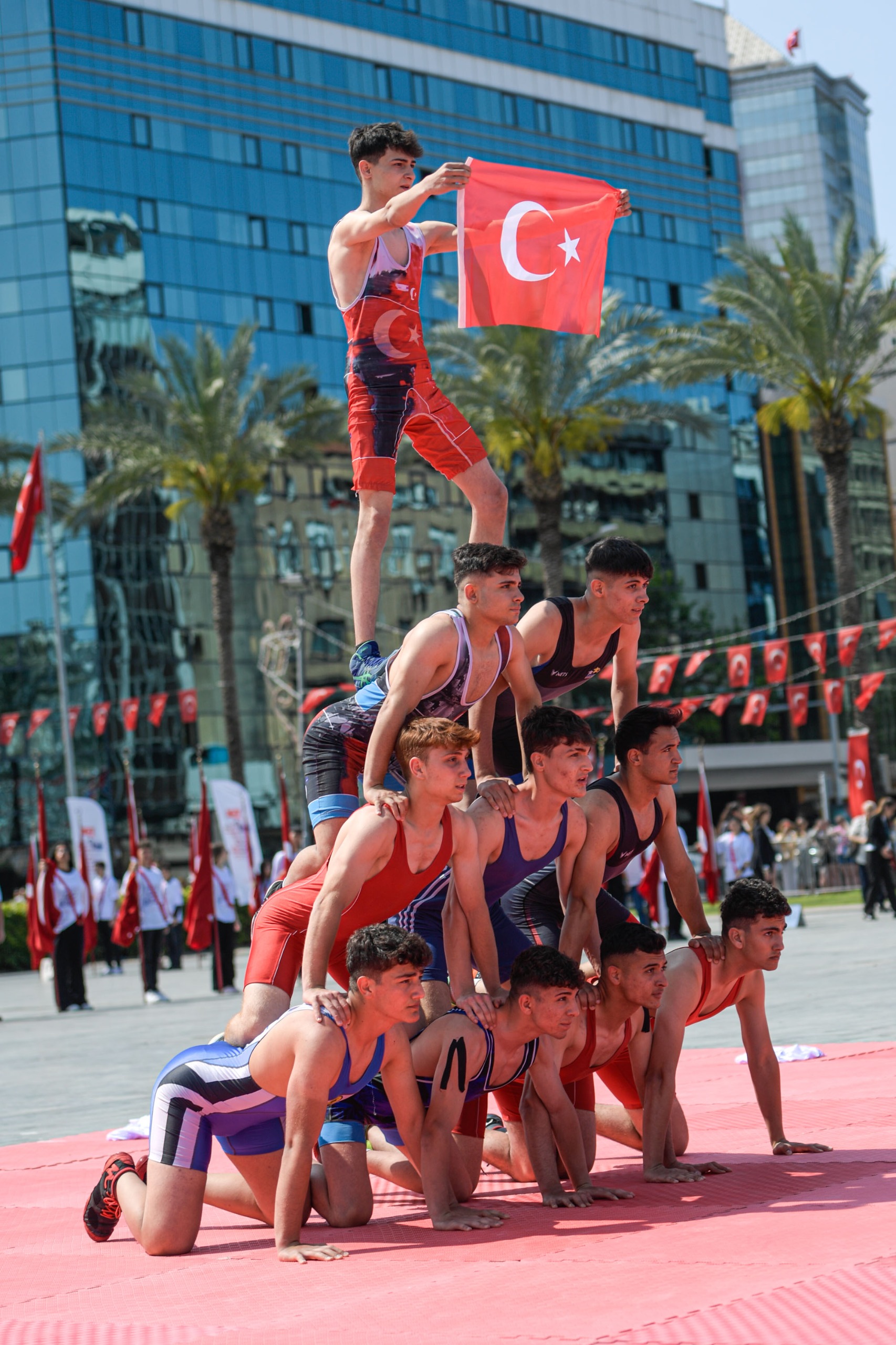 İzmir'de 19 Mayıs coşkuyla kutlandı