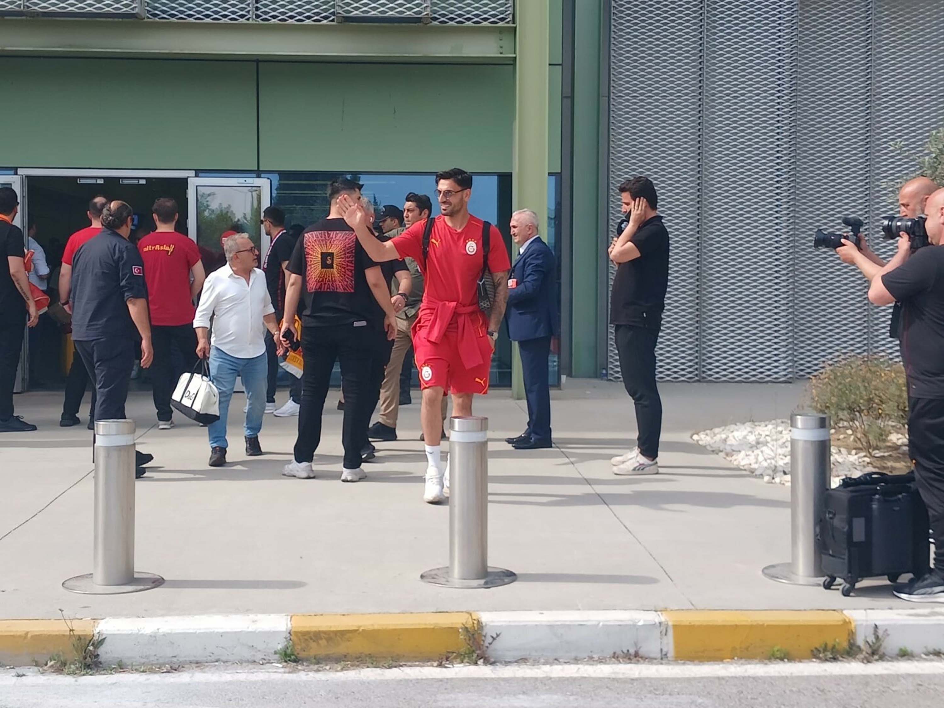 Galatasaray'a İzmir'de coşkulu karşılama