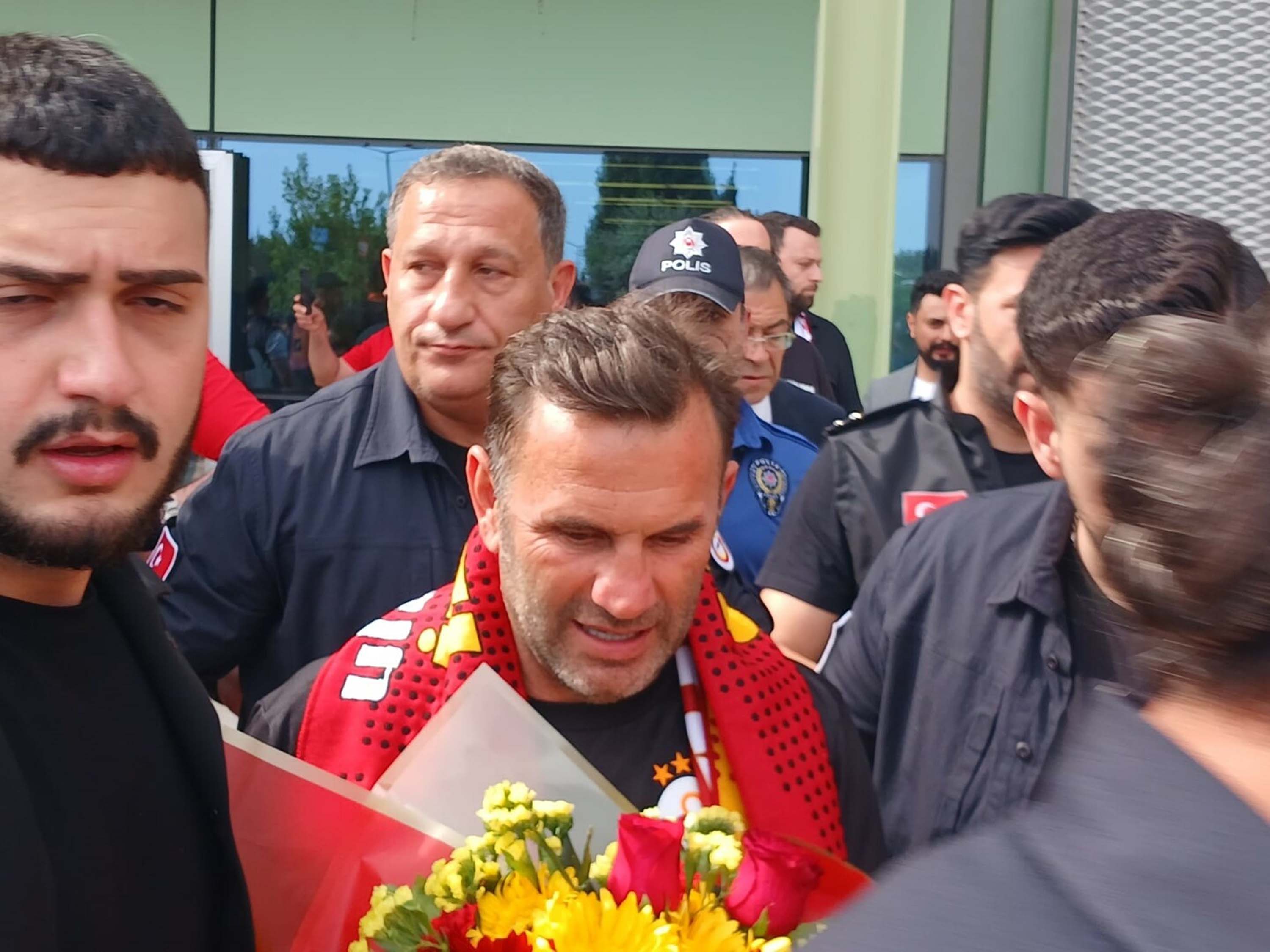 Galatasaray'a İzmir'de coşkulu karşılama