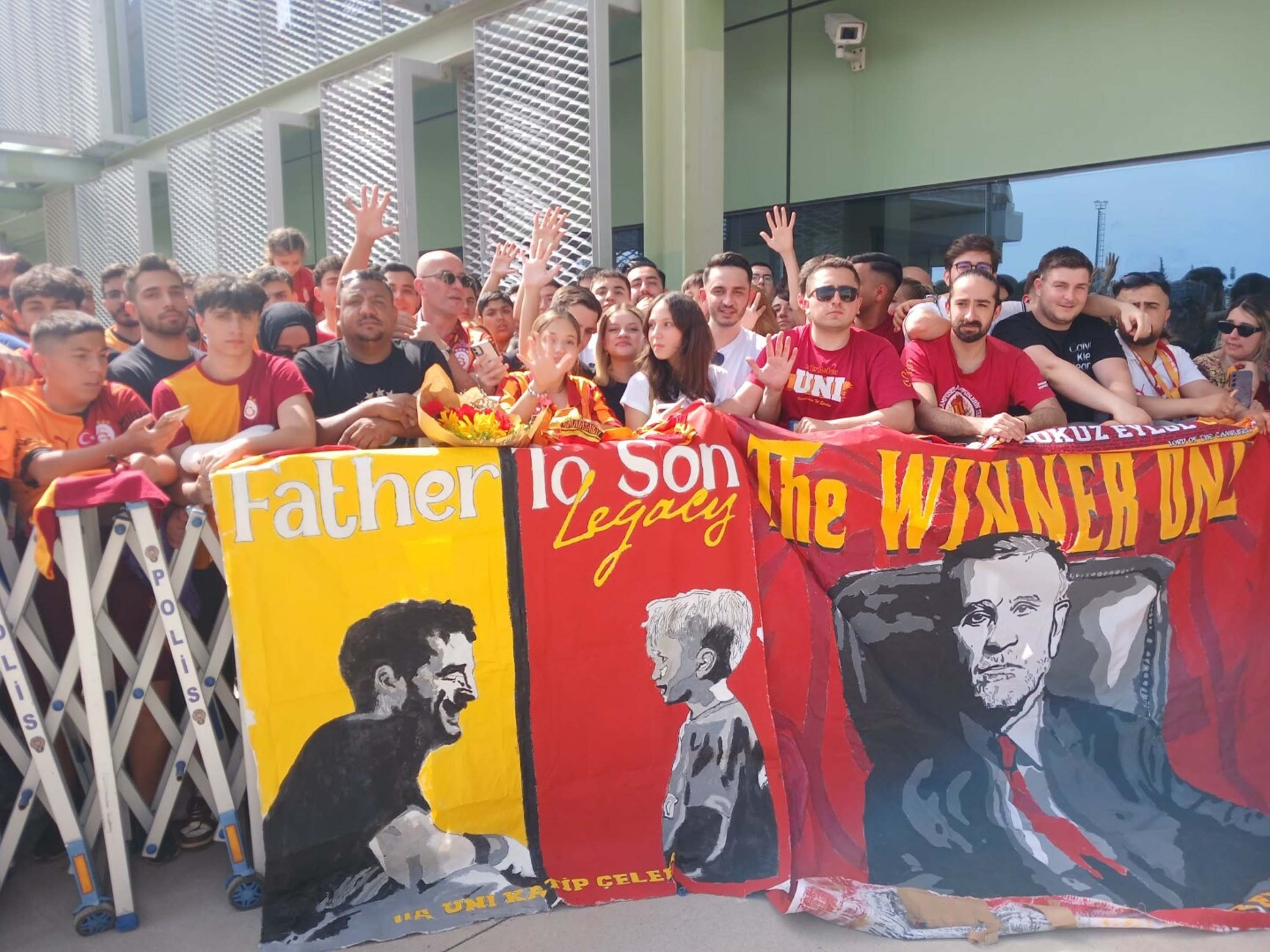 Galatasaray'a İzmir'de coşkulu karşılama