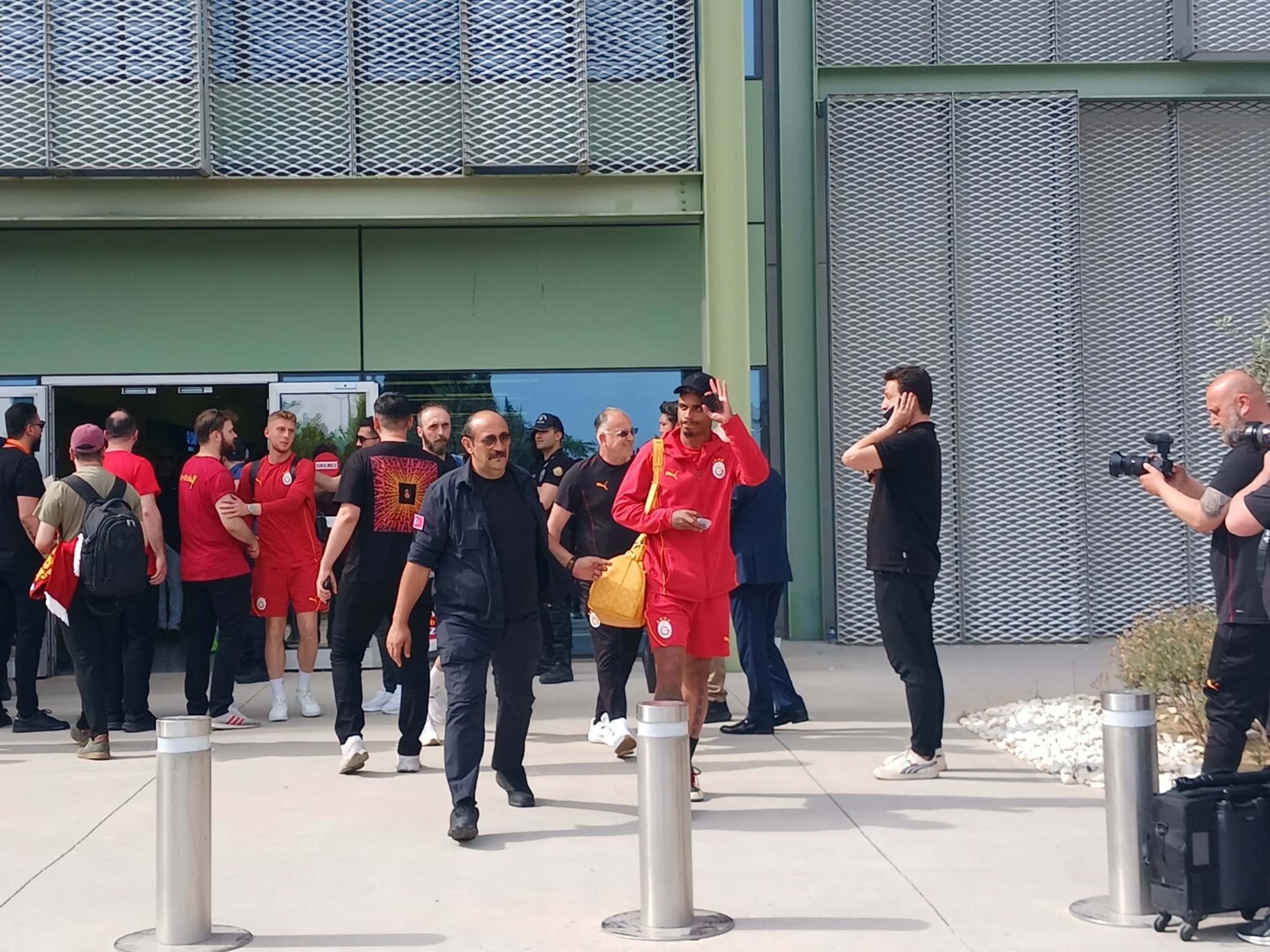 Galatasaray'a İzmir'de coşkulu karşılama