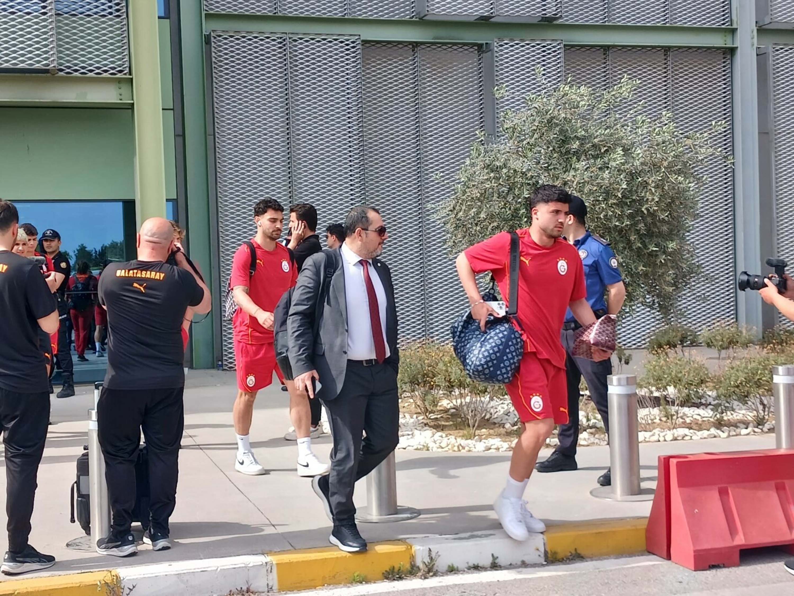 Galatasaray'a İzmir'de coşkulu karşılama