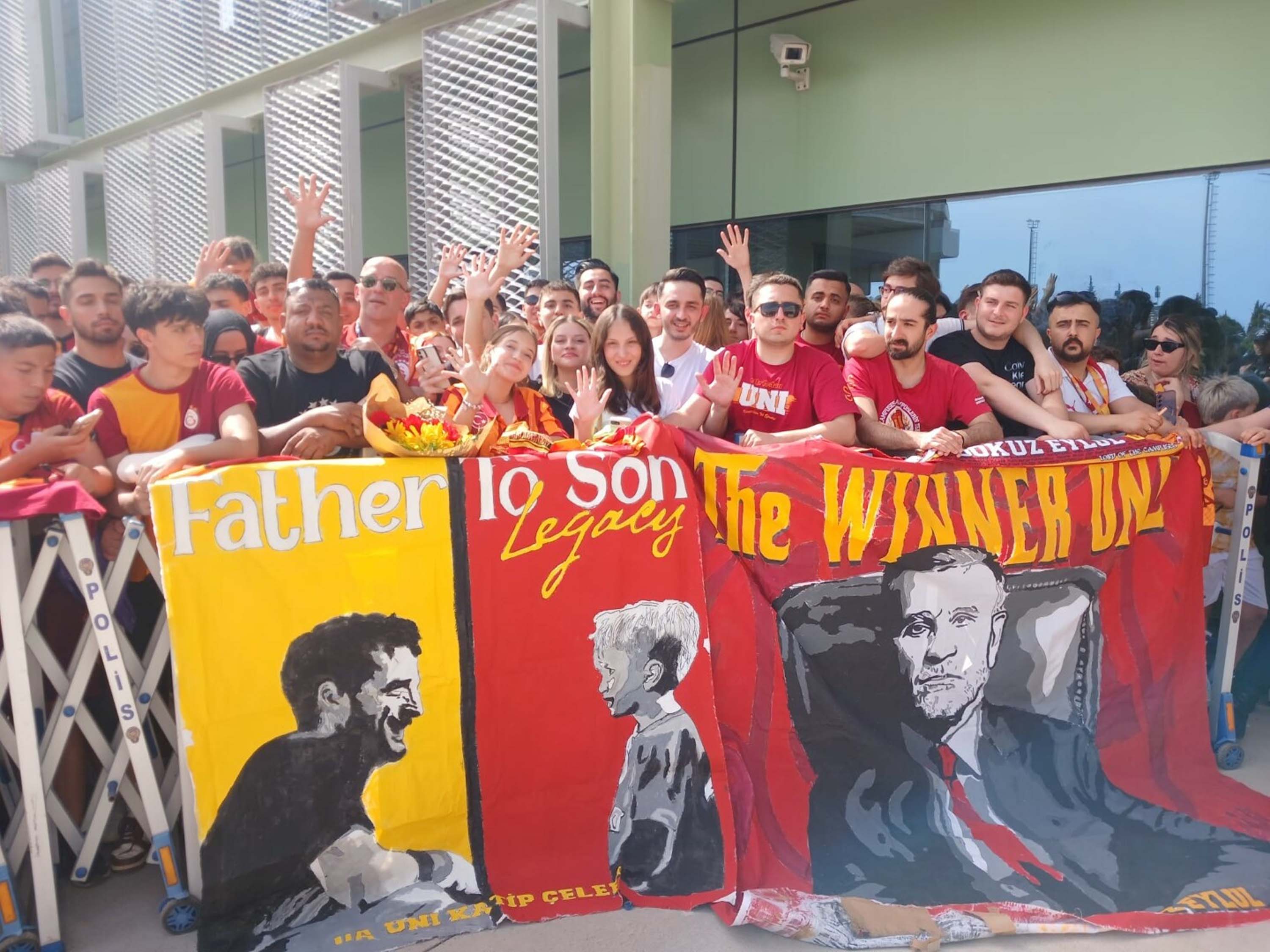 Galatasaray'a İzmir'de coşkulu karşılama