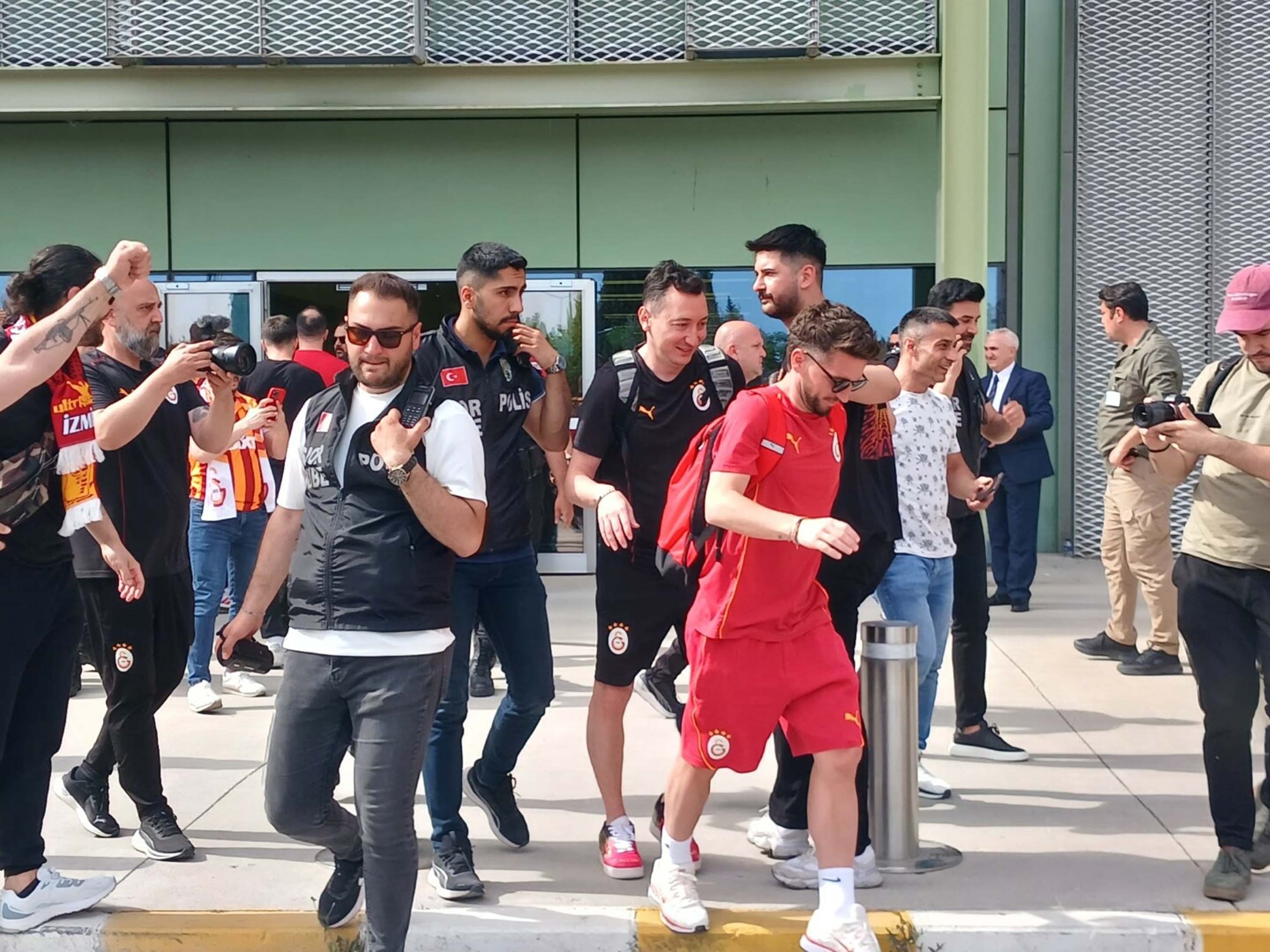 Galatasaray'a İzmir'de coşkulu karşılama