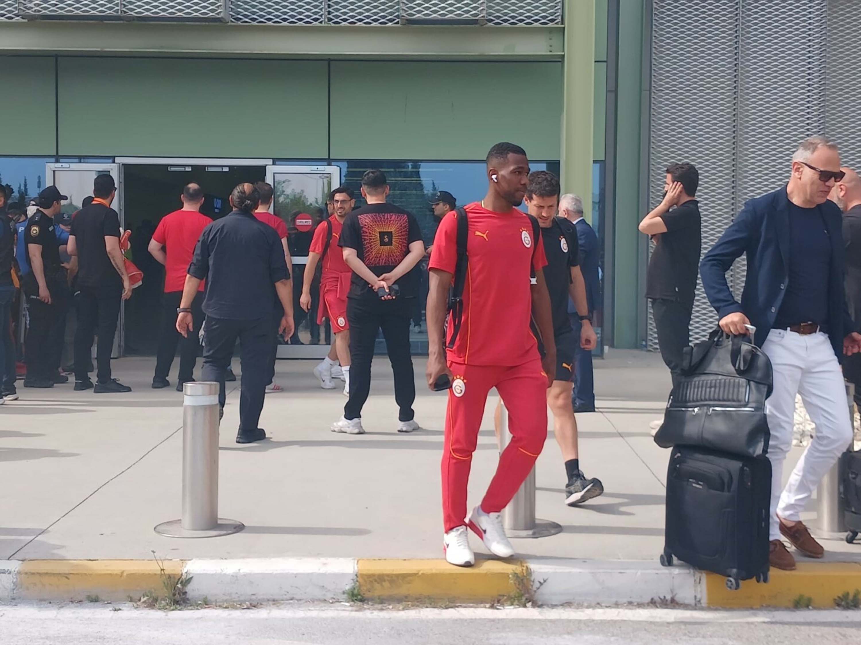 Galatasaray'a İzmir'de coşkulu karşılama