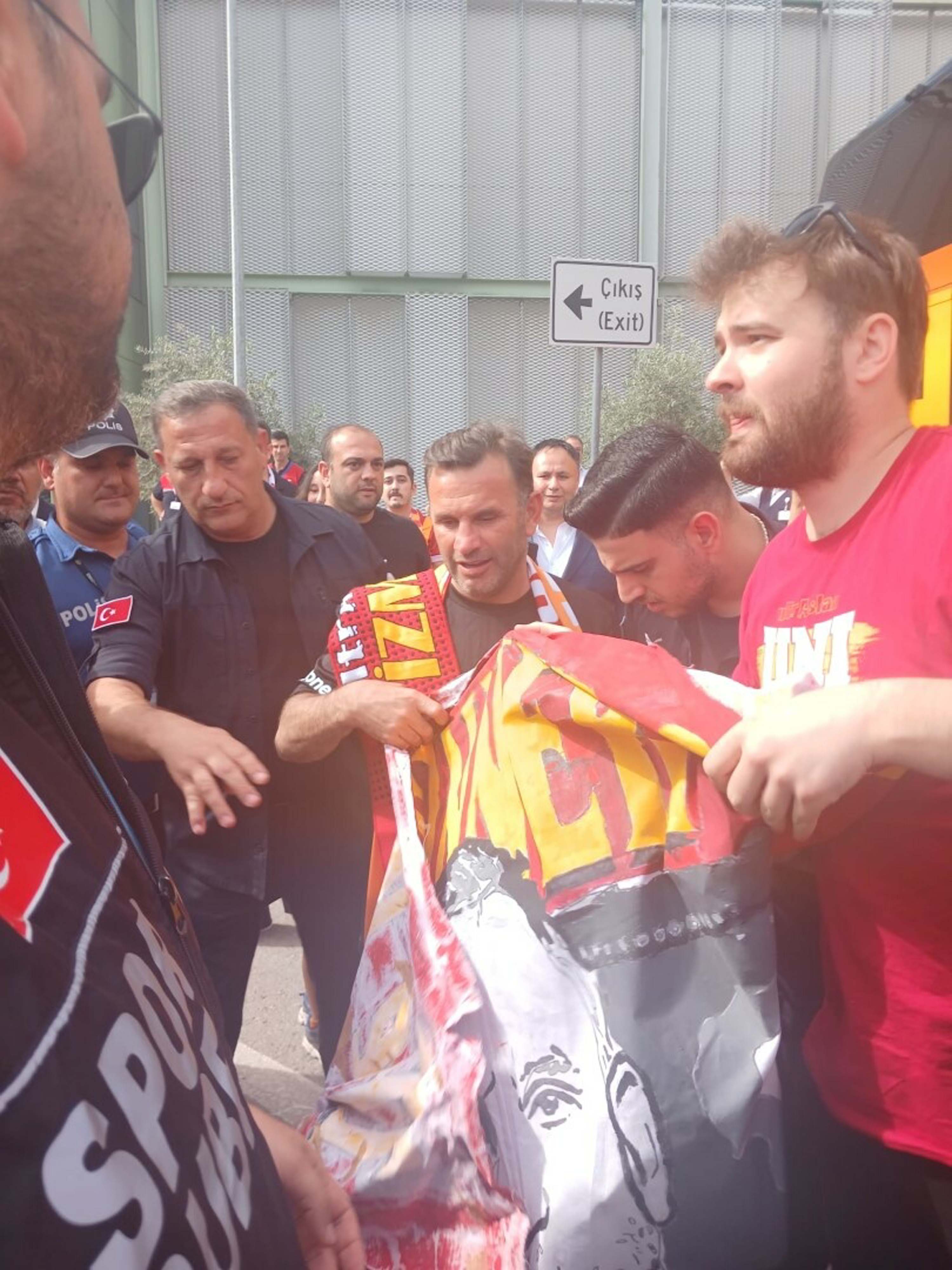 Galatasaray'a İzmir'de coşkulu karşılama