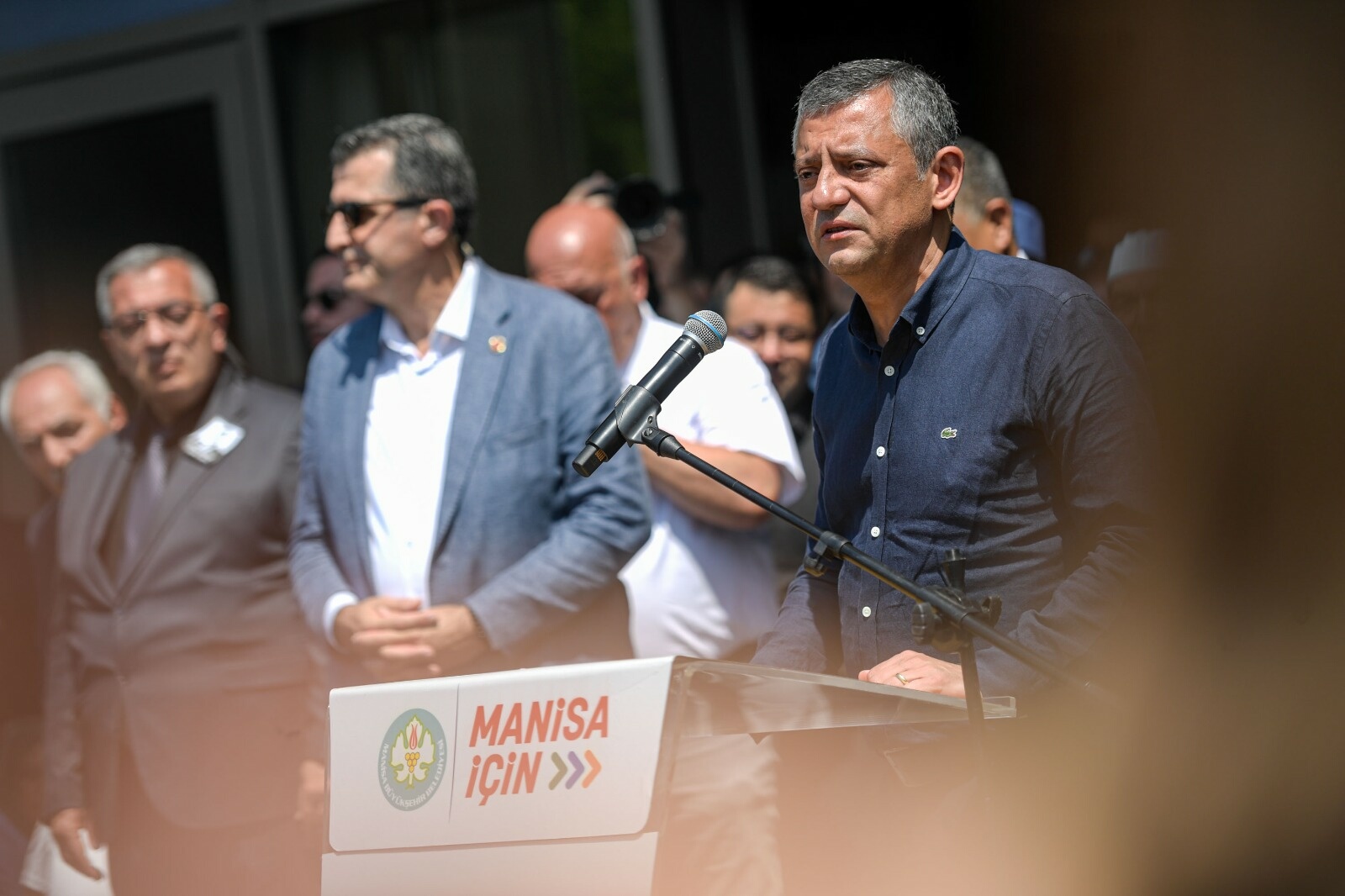 Ferdi Zeyrek için belediye önünde tören