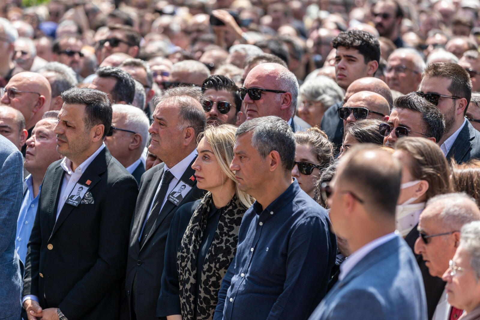 Ferdi Zeyrek için belediye önünde tören