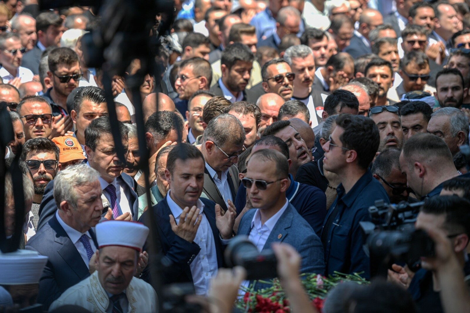 Ferdi Zeyrek, Manisa'da son yolculuğuna uğurlandı